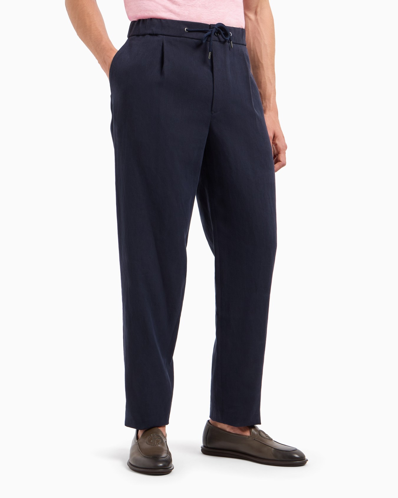 Single-dart, pure linen canvas trousers Slide 3