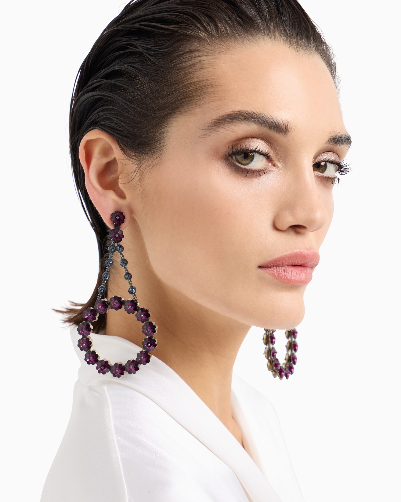 Hängeohrringe mit Blumen aus Swarovski-Kristallen Folie 2