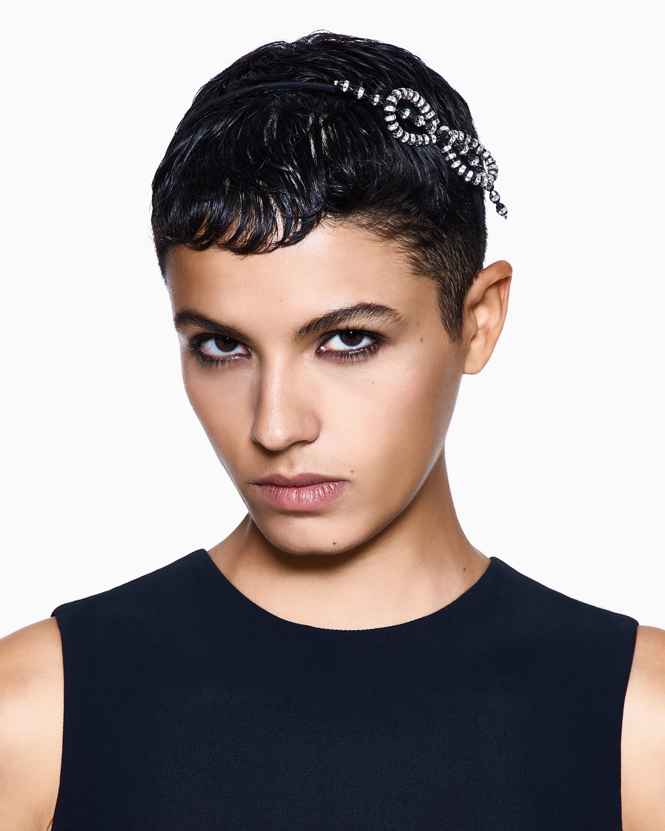 Beaded headband with oversized bow Slide 2