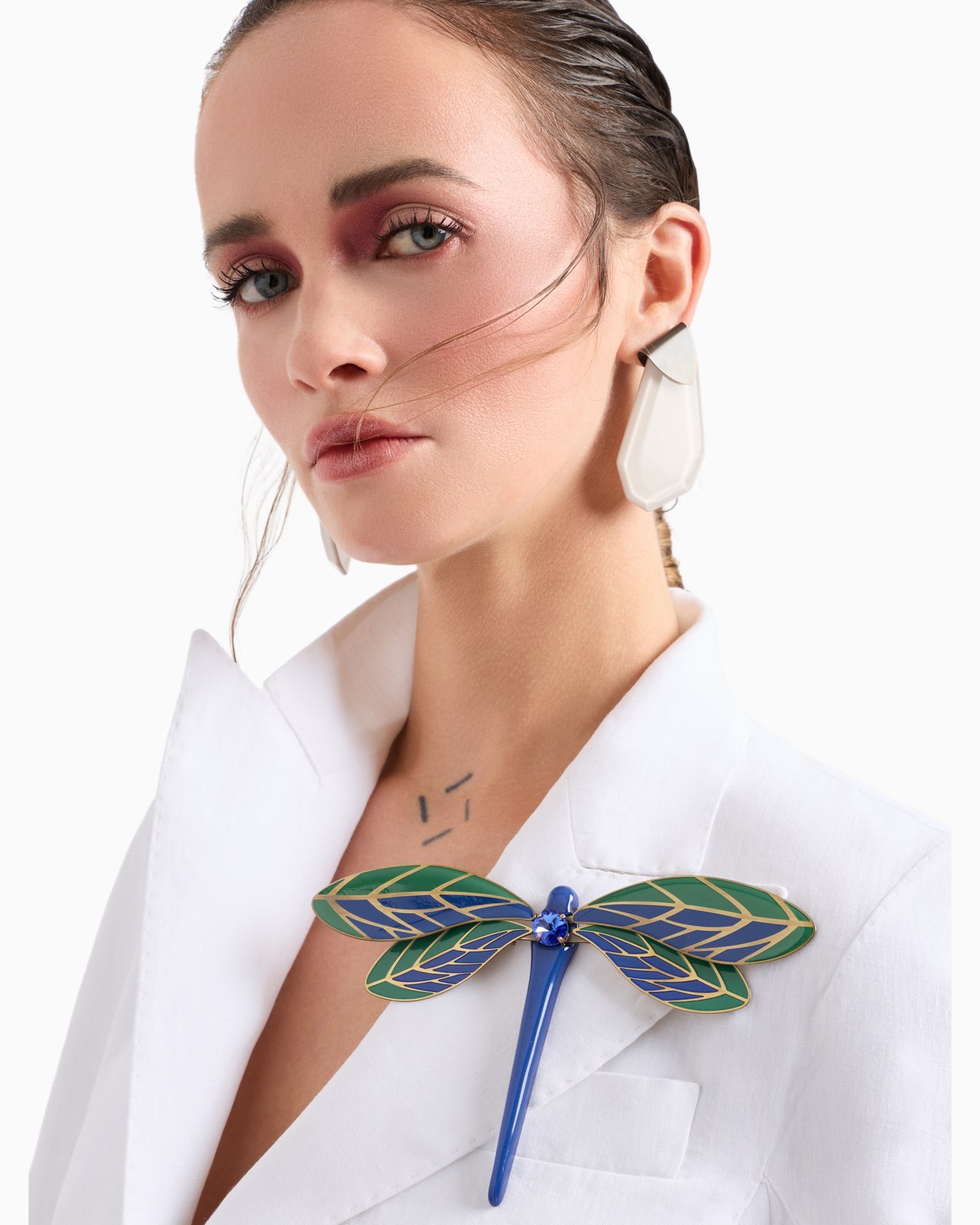 Dragonfly-shaped enamelled brooch Slide 2