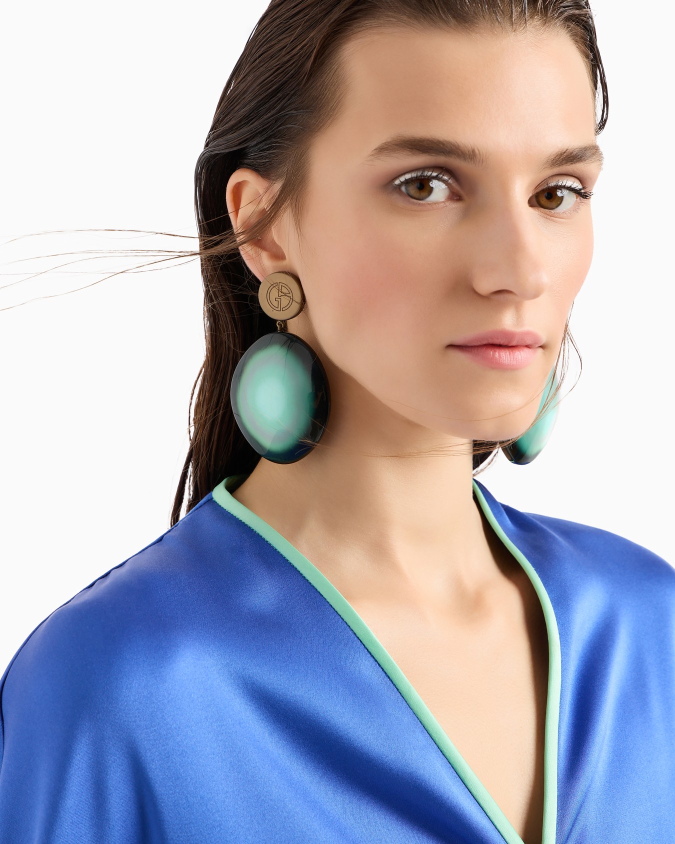 Clip-on earrings with oval resin pendant Slide 2