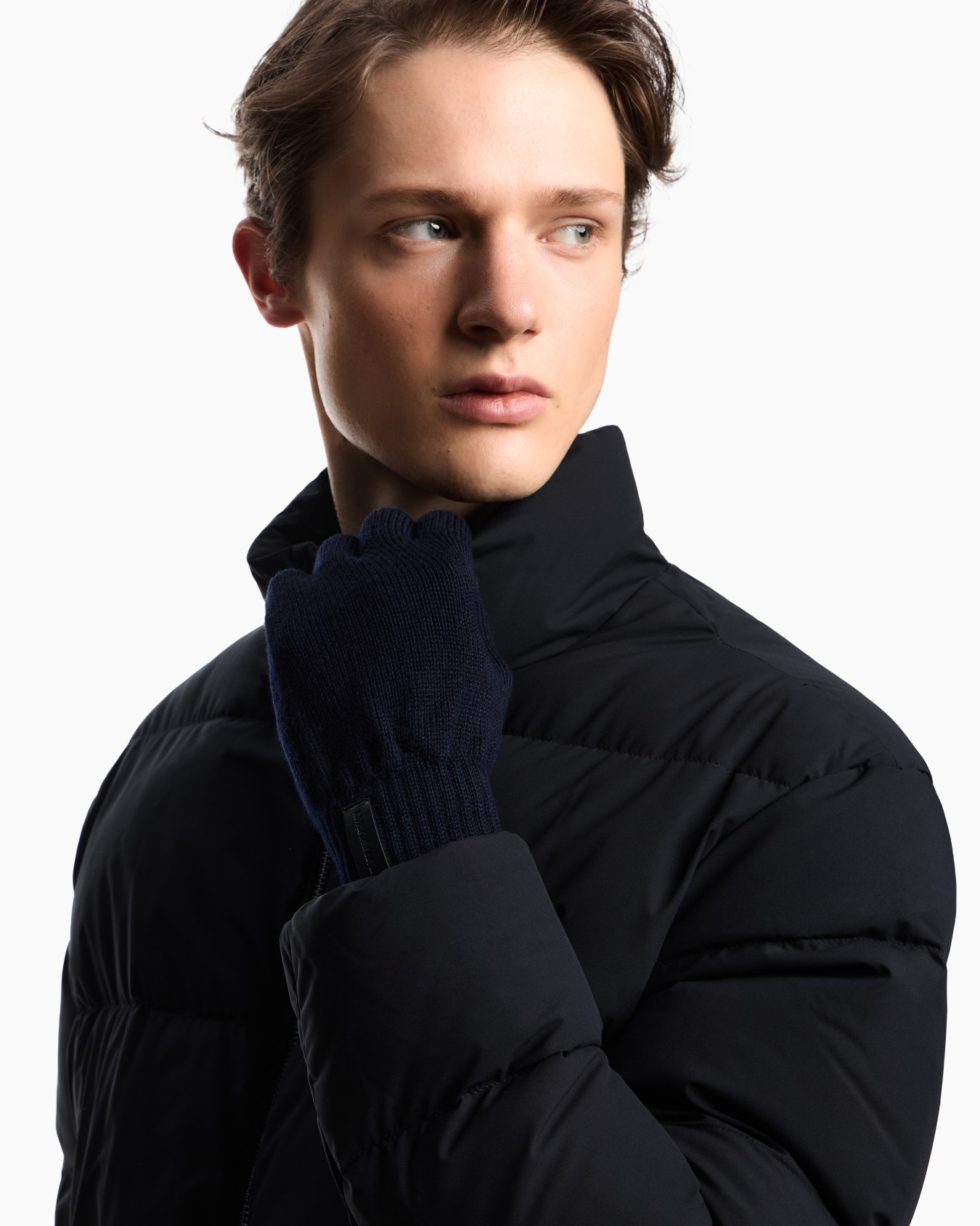 Plain-knit virgin wool touchscreen gloves Slide 2