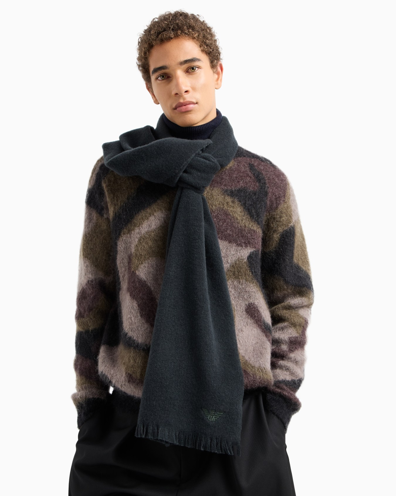 Écharpe en laine vierge avec broderie micro-aigle Diapositive 2