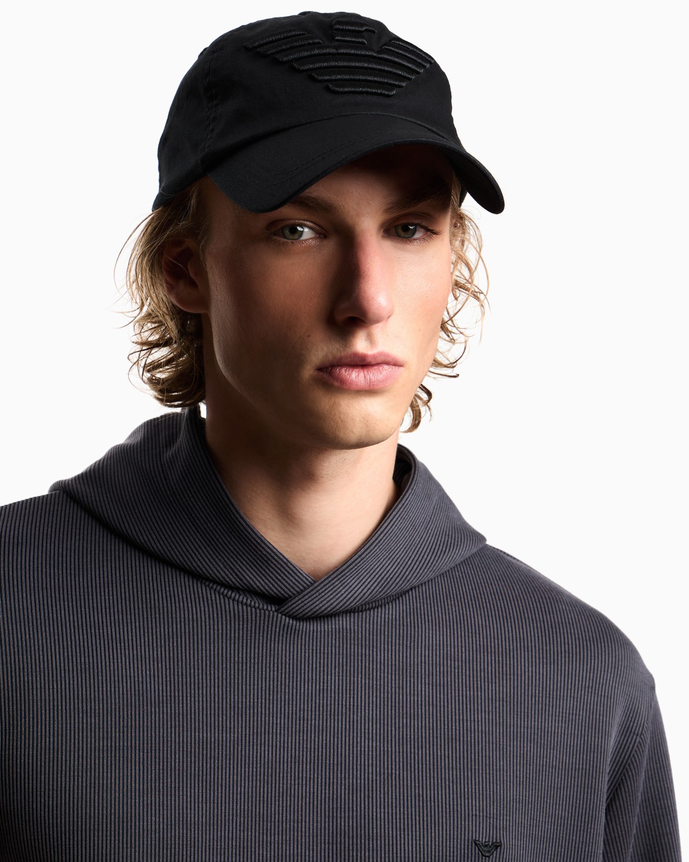 Baseball cap with embroidered oversized eagle Slide 3