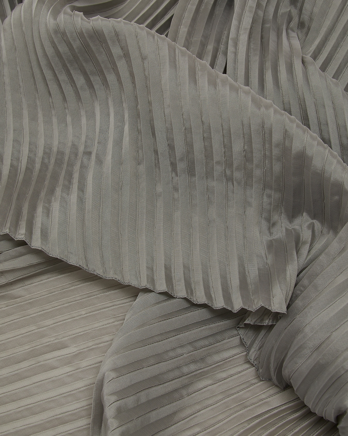 Pleated stole Slide 1