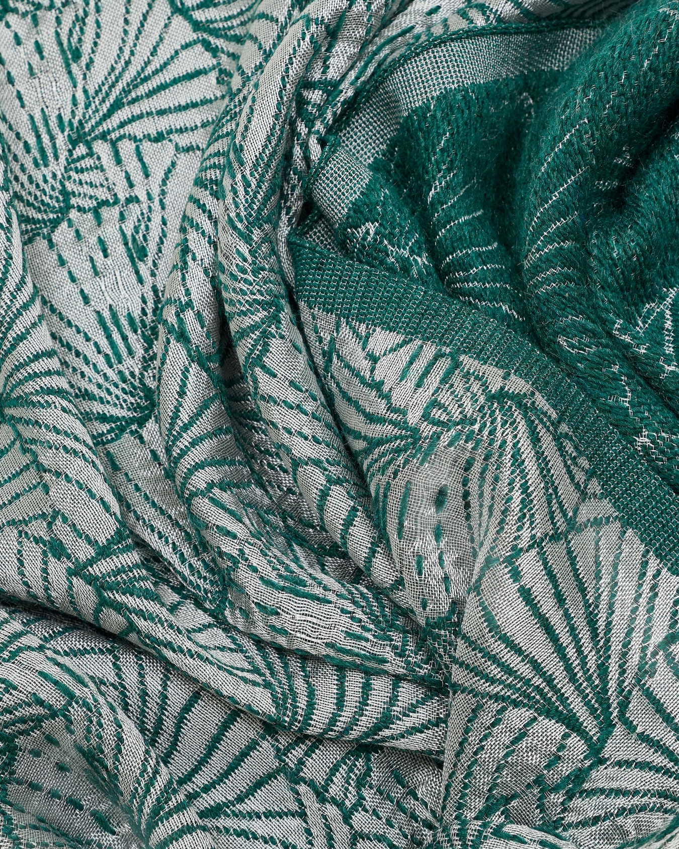 Stole with all-over ginkgo jacquard pattern Slide 1