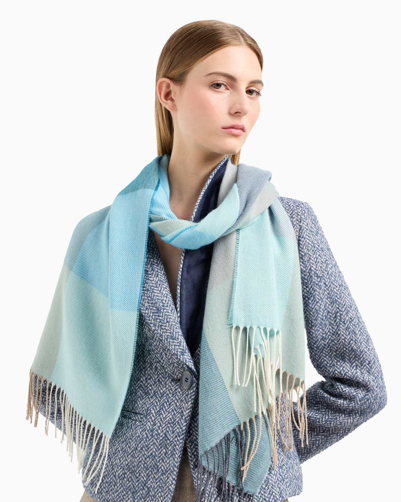 Fringed scarf with check motif Slide 2