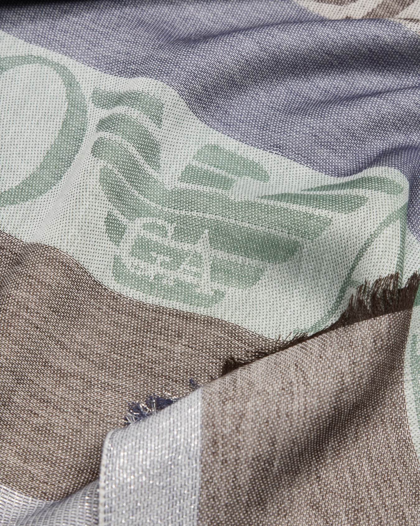 Stole with vertical pattern and Since 1981 jacquard logo Slide 1
