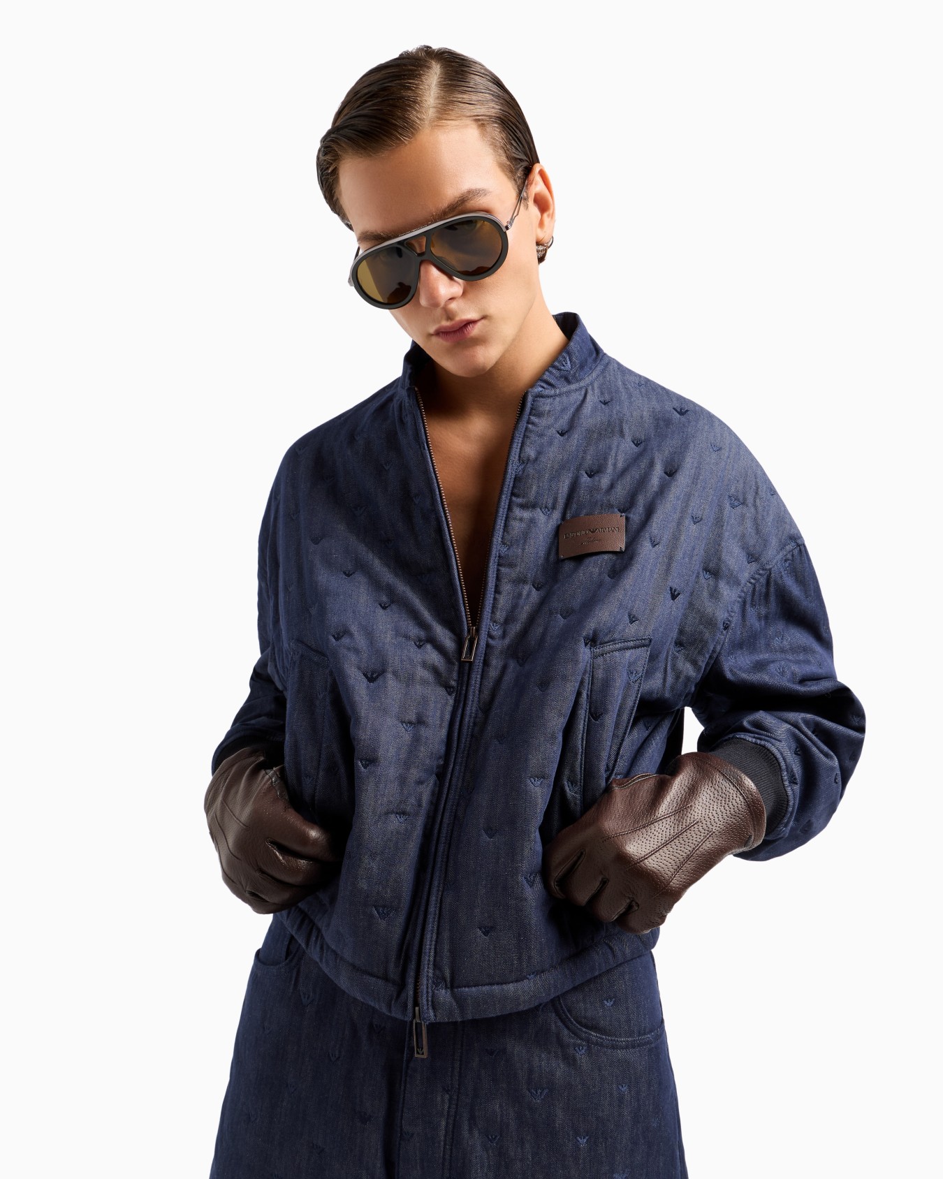 Chaqueta denim con microáguila bordada por toda la prenda Diapositiva 4