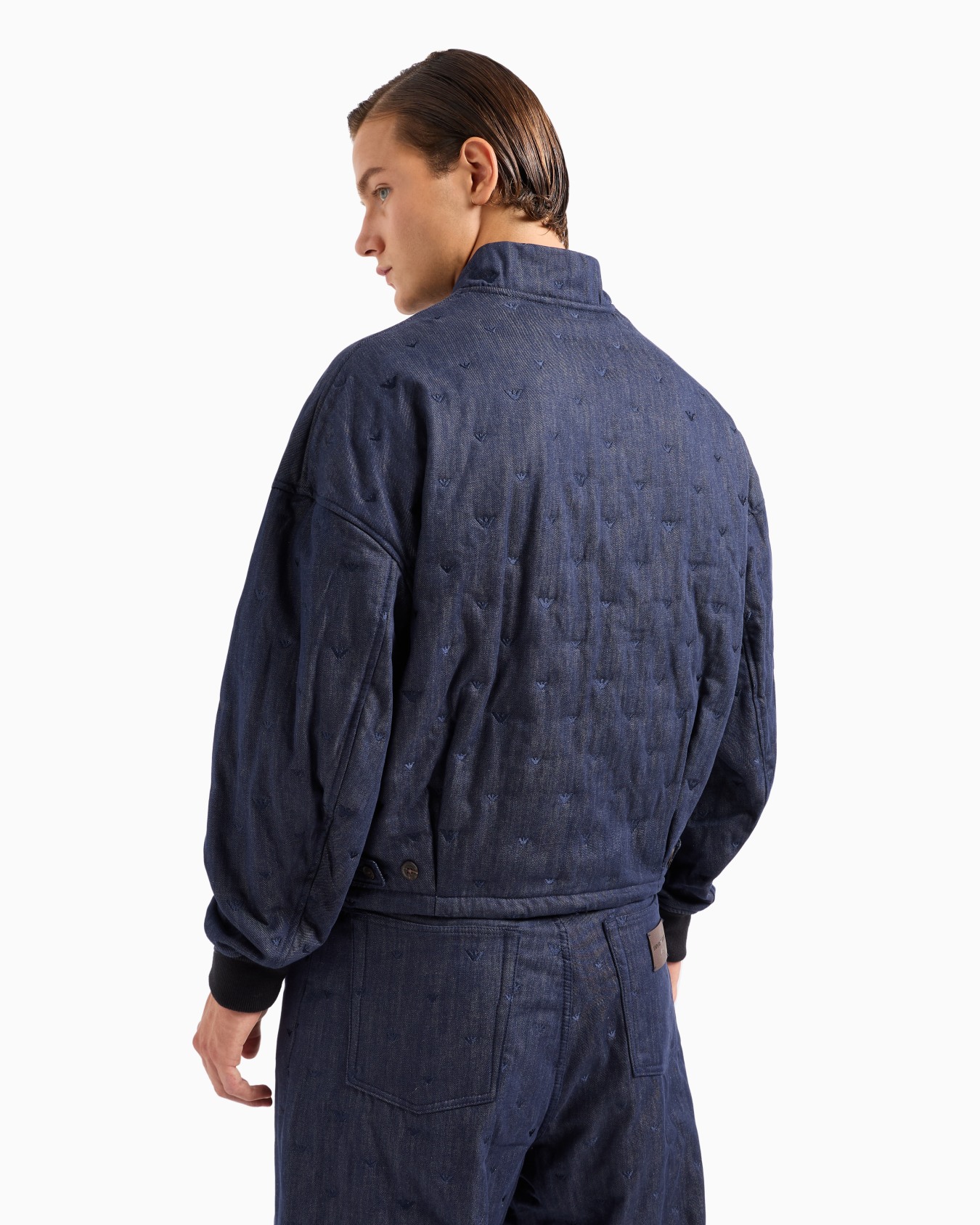 Chaqueta denim con microáguila bordada por toda la prenda Diapositiva 2