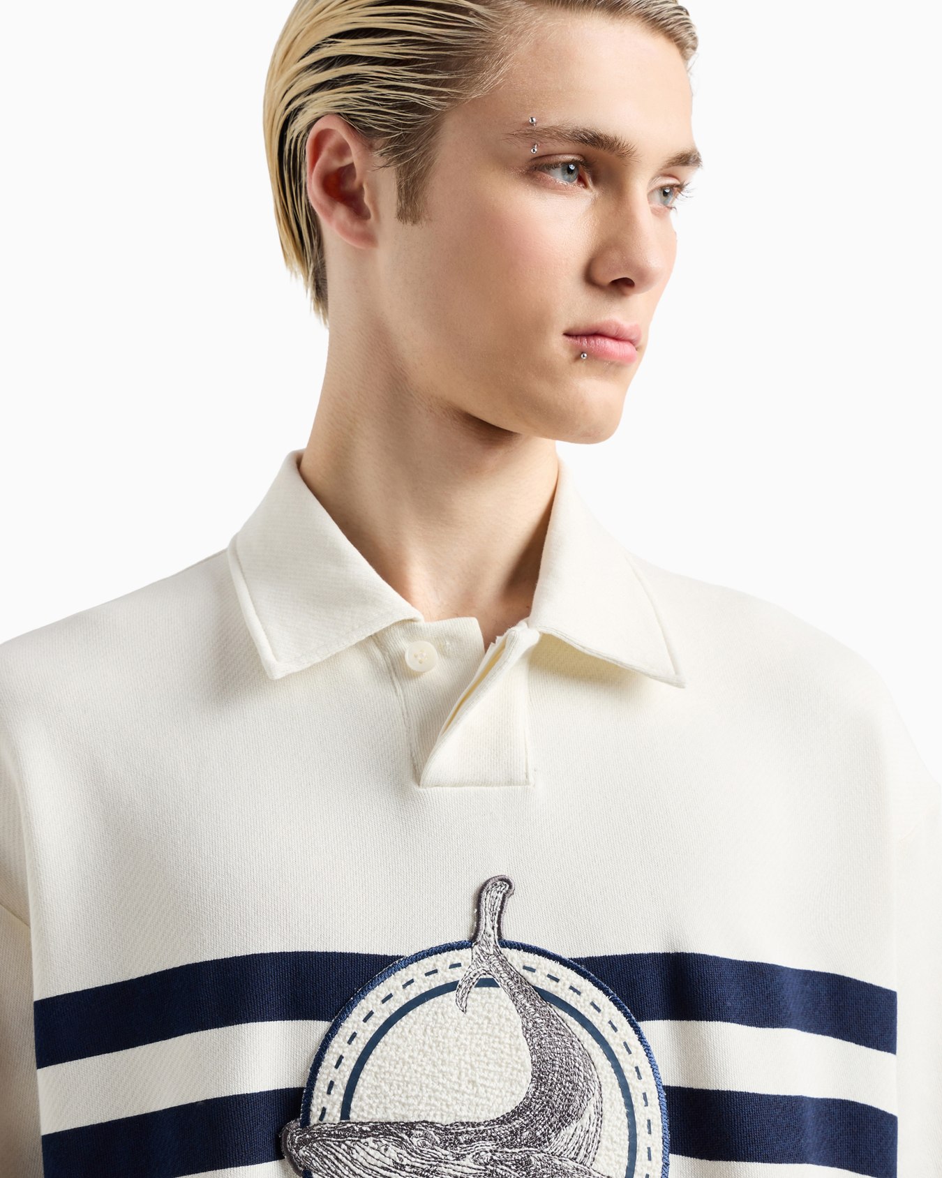 Short-sleeved sweatshirt with a polo-shirt collar in cosy twill with an oversized whale patch and logo embroidery Slide 5