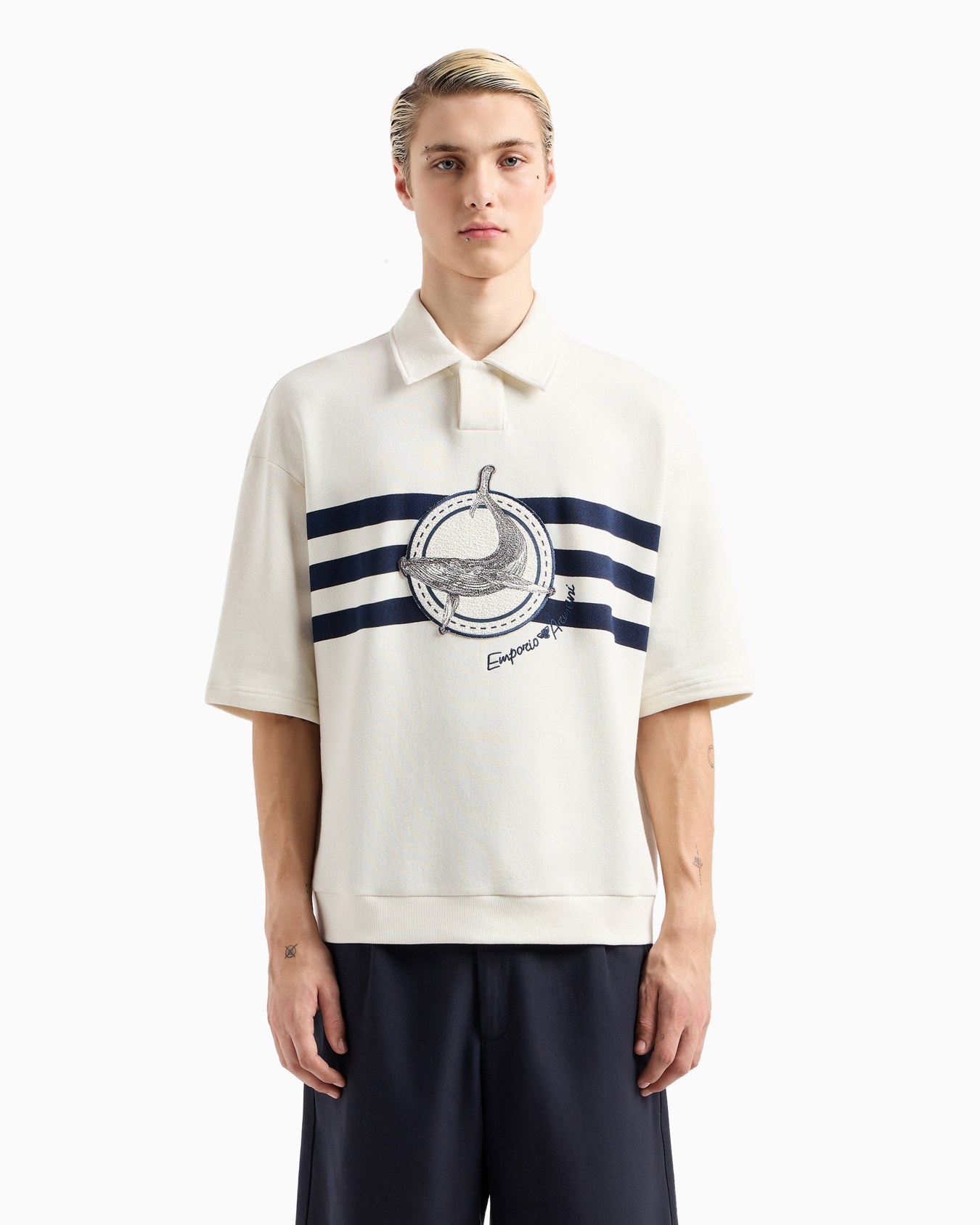 Short-sleeved sweatshirt with a polo-shirt collar in cosy twill with an oversized whale patch and logo embroidery Slide 2