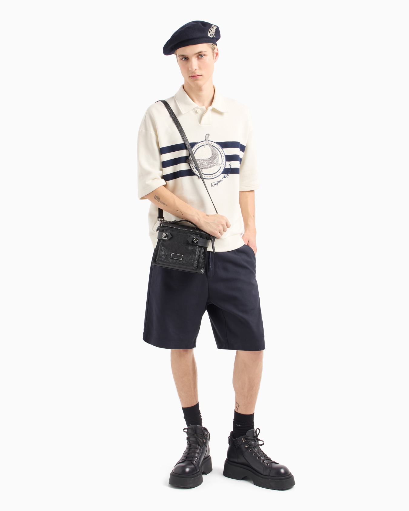 Short-sleeved sweatshirt with a polo-shirt collar in cosy twill with an oversized whale patch and logo embroidery Slide 4
