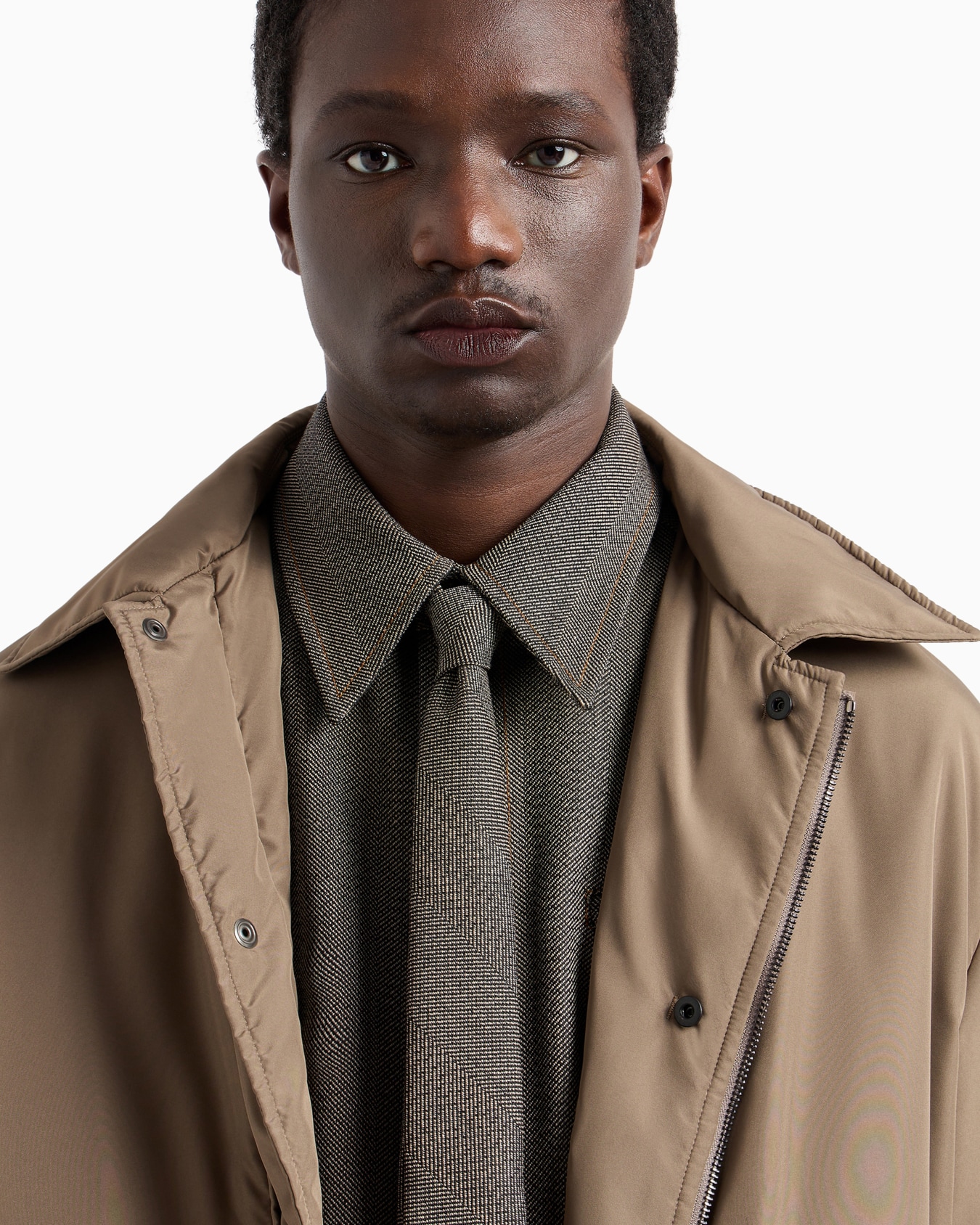 Water-repellent nylon jacket with side slits Slide 5