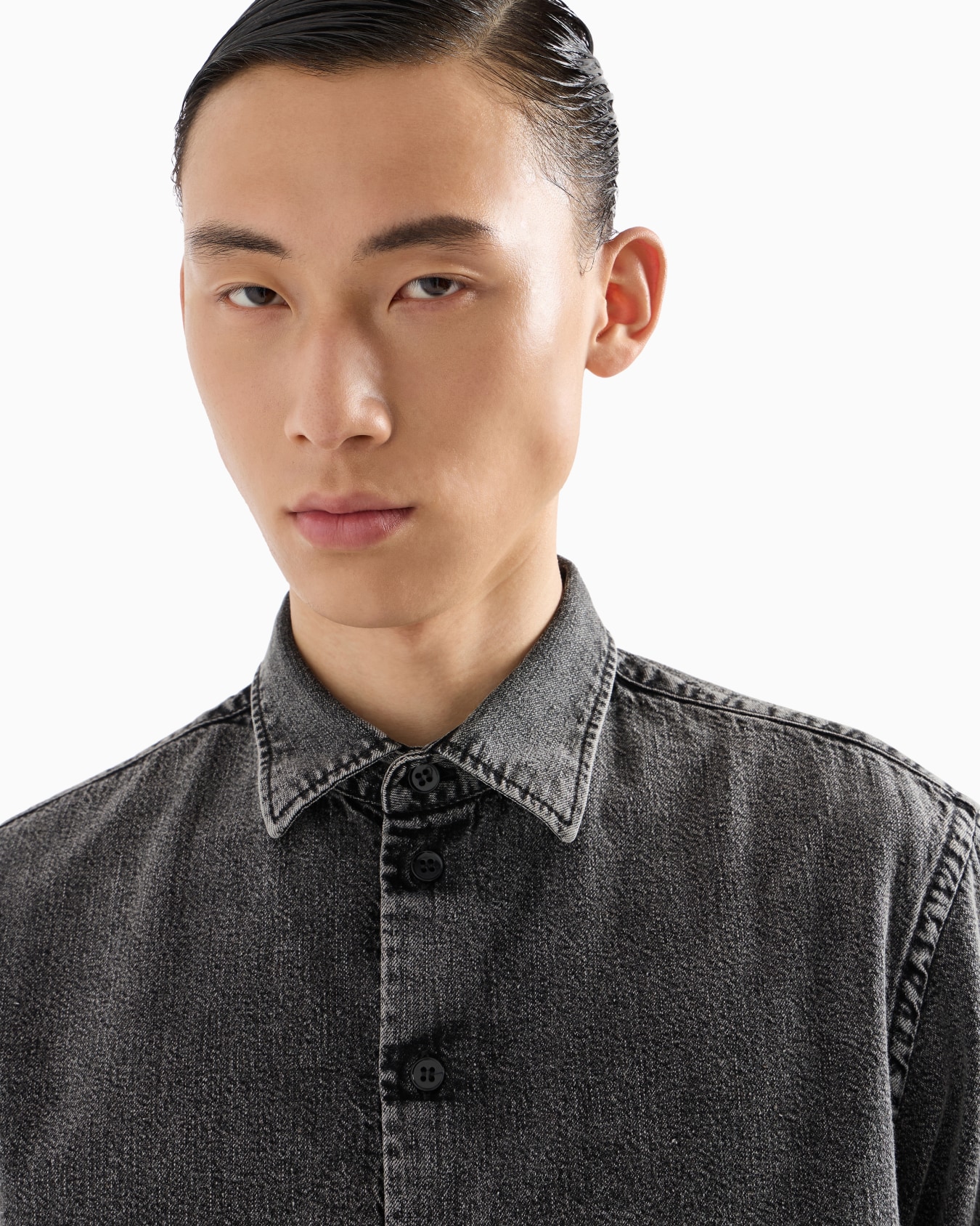 Camicia in denim trattato in capo Slide 4