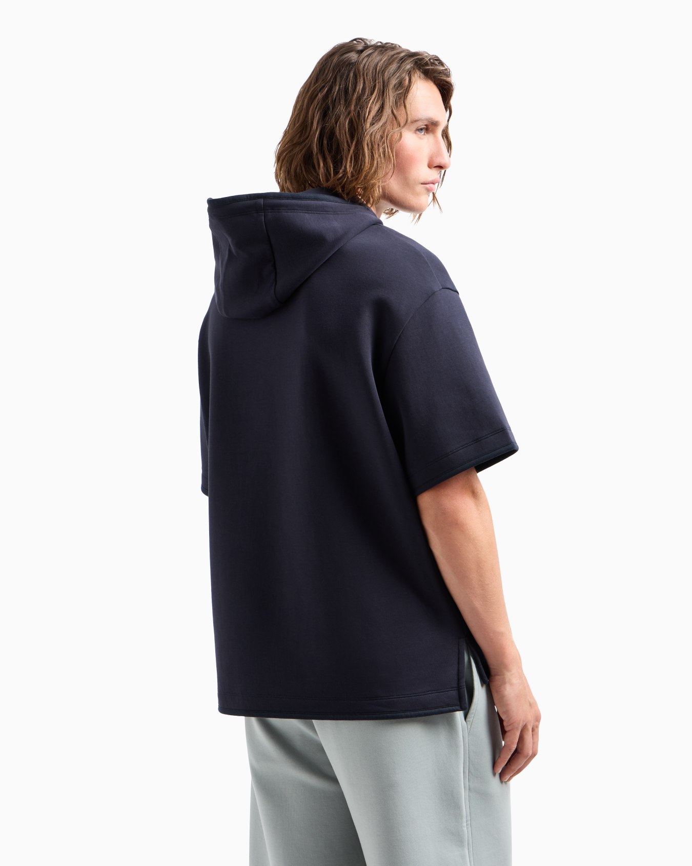 Sudadera de manga corta de punto doble con capucha y bolsillo de parche Diapositiva 2