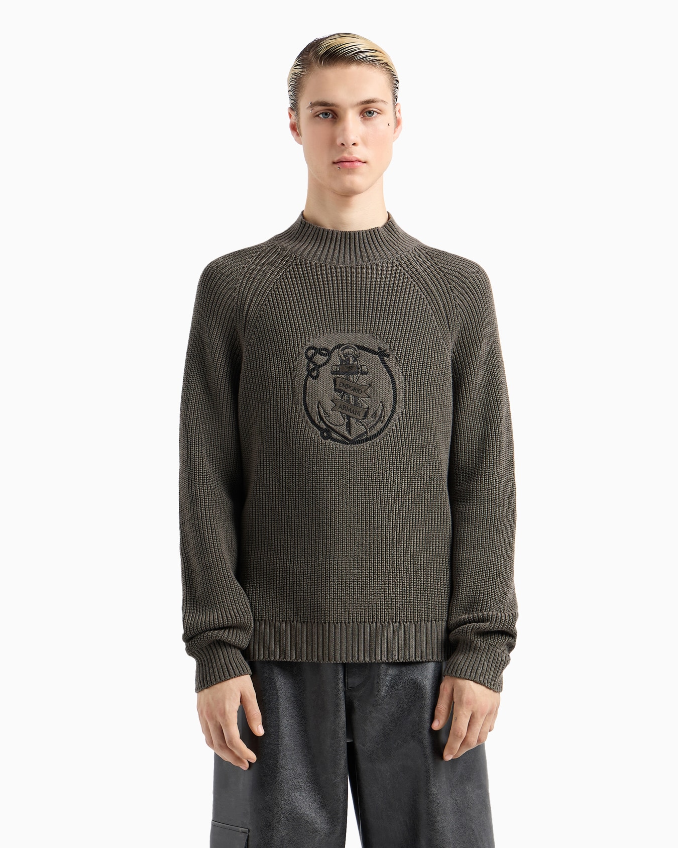 Maglione lupetto in misto lana vergine con ricamo ancora e logo Slide 2