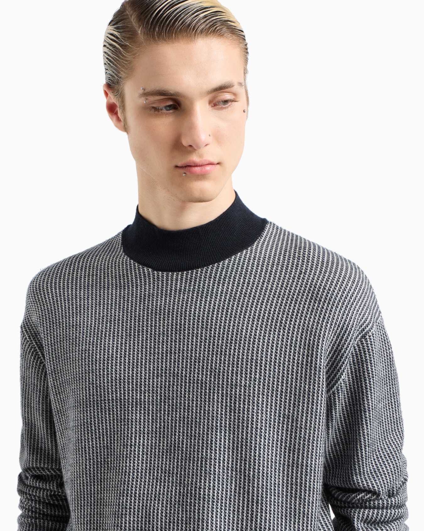 Pull à col montant en pure laine vierge à micro-motif jacquard Diapositive 4