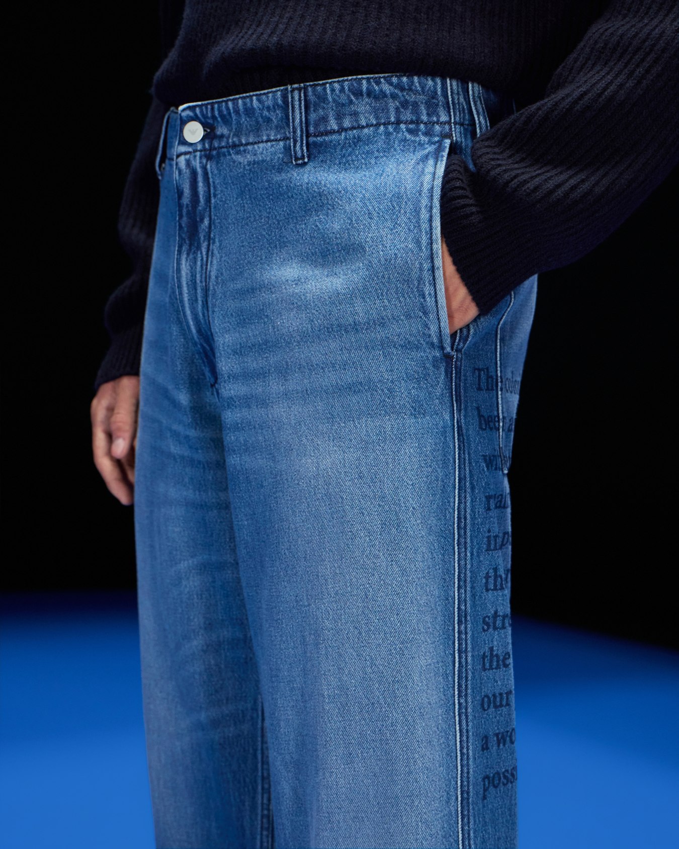 Vaqueros en denim efecto vintage con estampado cápsula Black Blue ASV Diapositiva 5