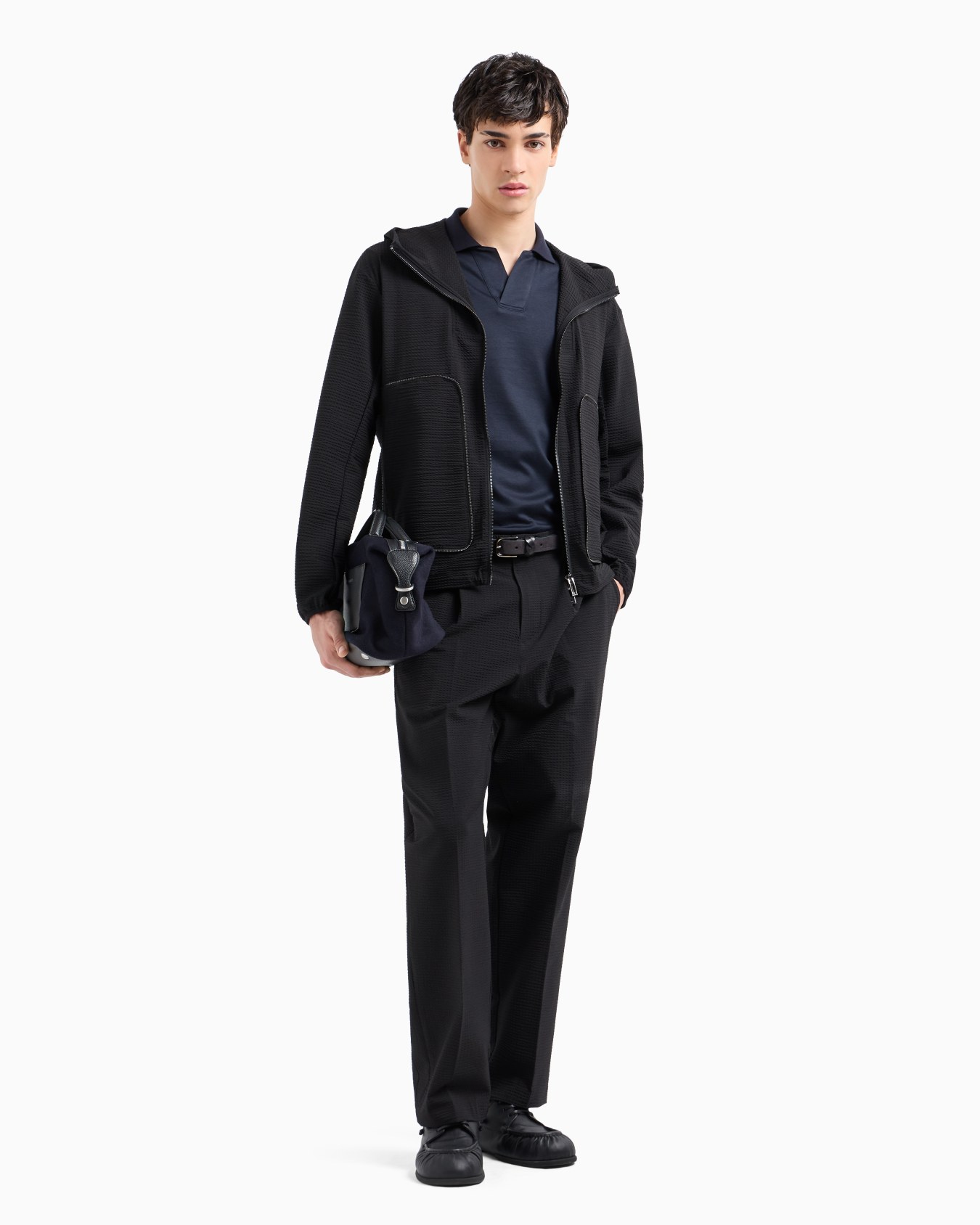 Pleated technical-seersucker fabric chinos Slide 4