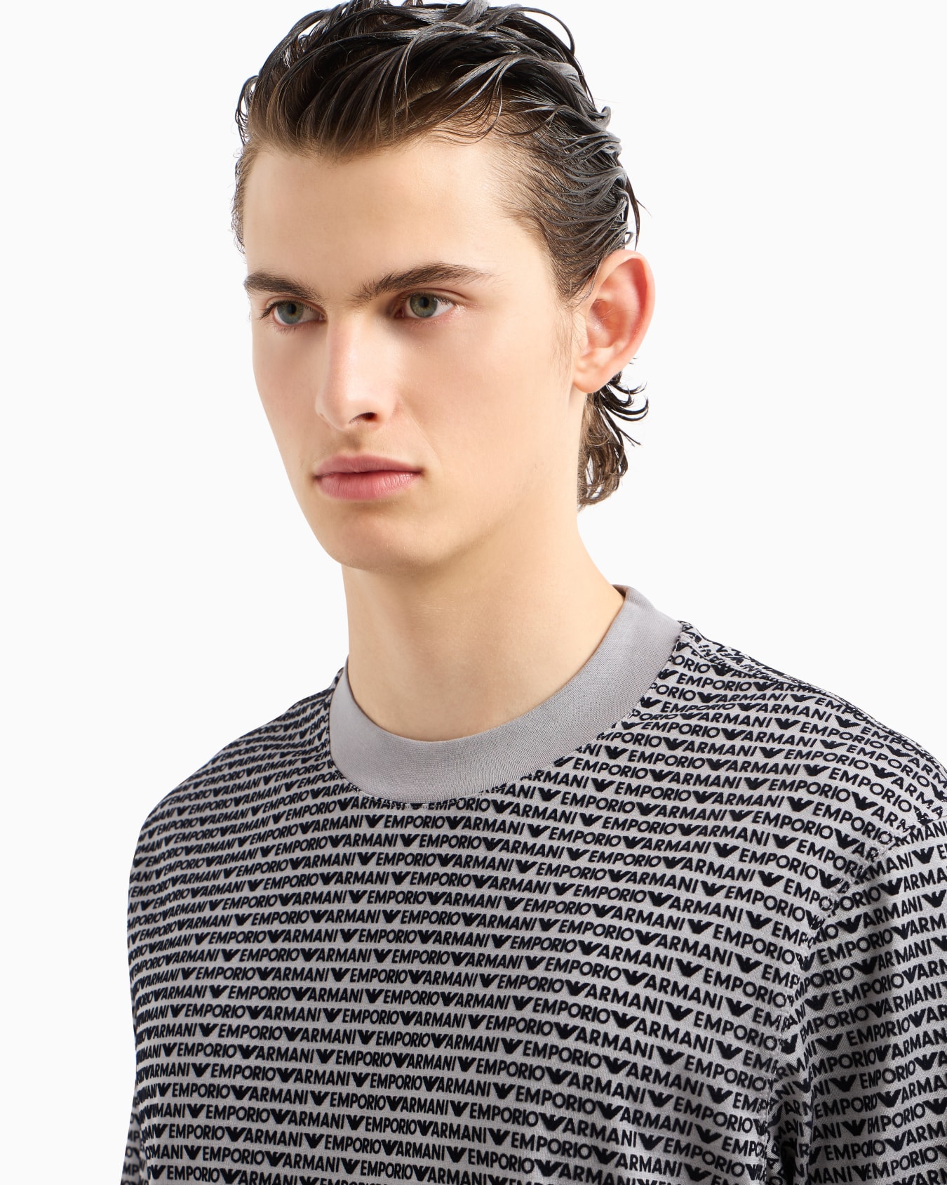 Camiseta en punto de mezcla de lyocell con inscripción flocada integral  Diapositiva 4