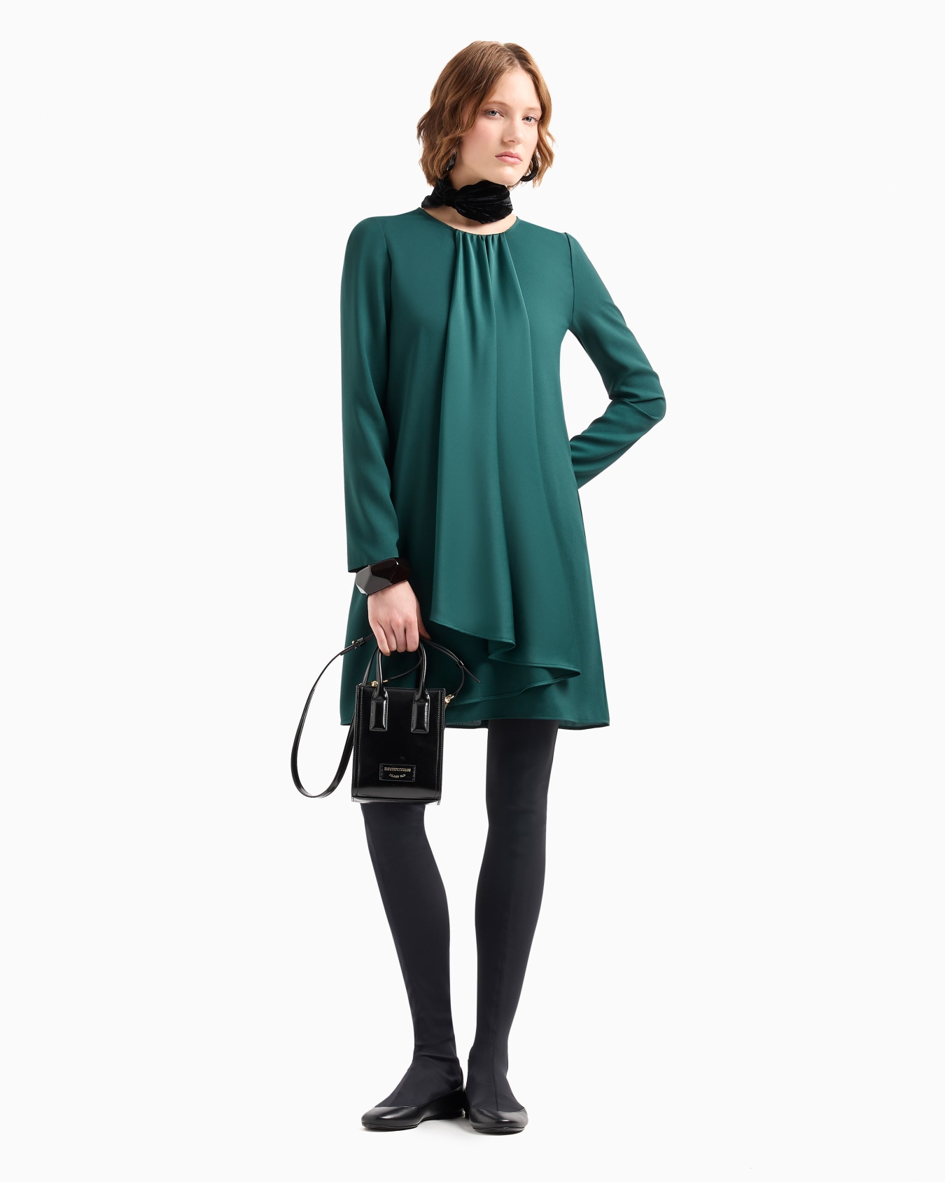 Abito in crepe satin con maxi volant Slide 4