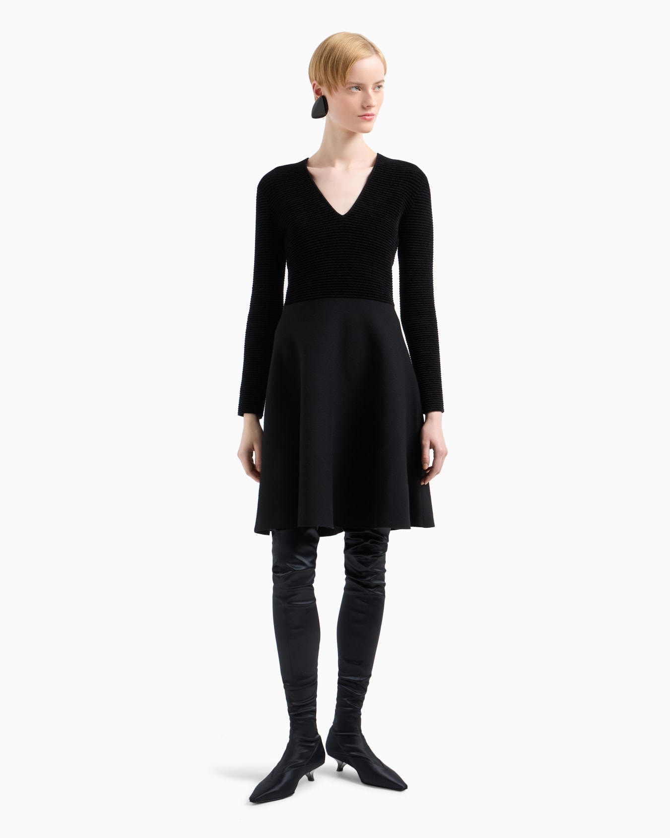 Ottoman fabric dress with knit fabric skirt Slide 3