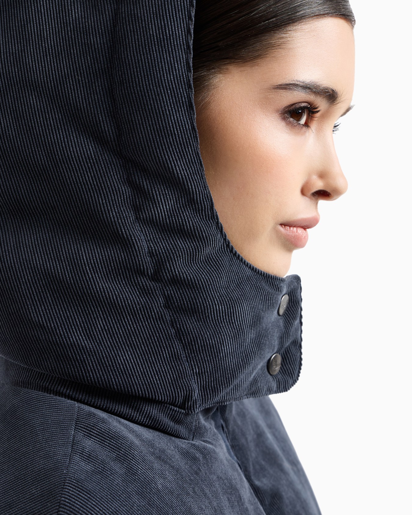 Chaqueta de plumas en pana fina resistente al agua con capucha y relleno de pluma reciclada ASV Diapositiva 4
