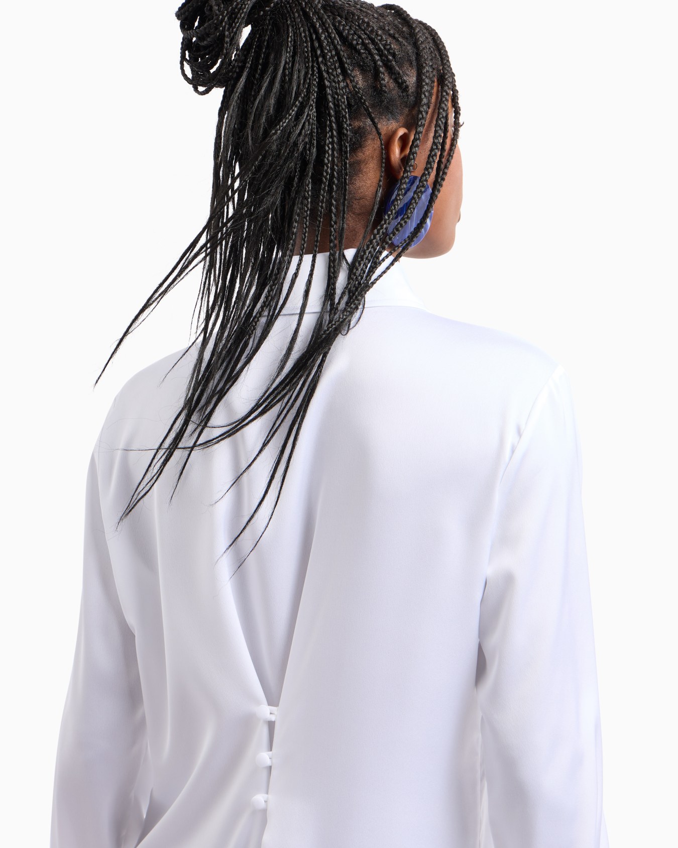 Chemise en crêpe de satin avec boutons au dos Diapositive 4