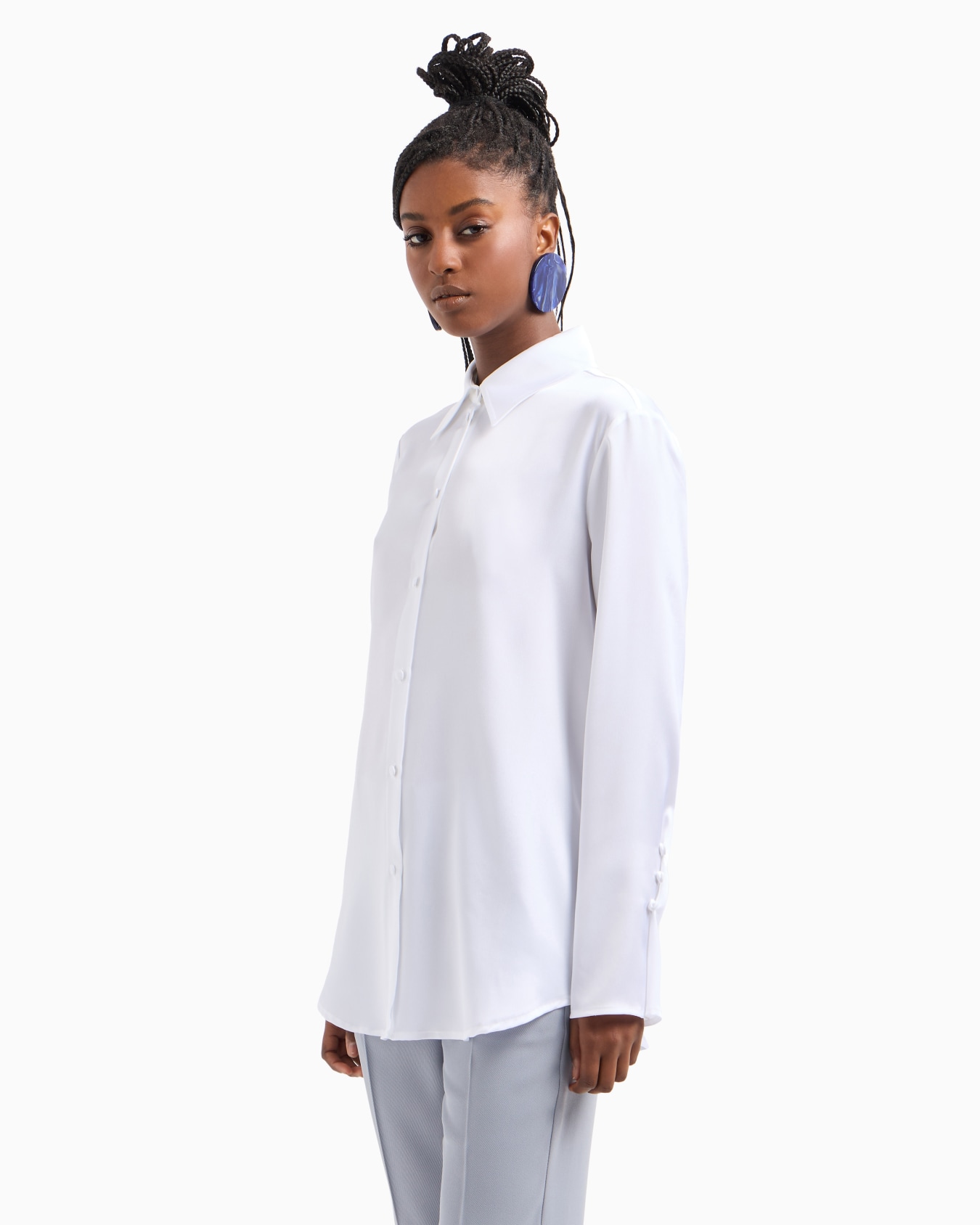 Chemise en crêpe de satin avec boutons au dos Diapositive 1