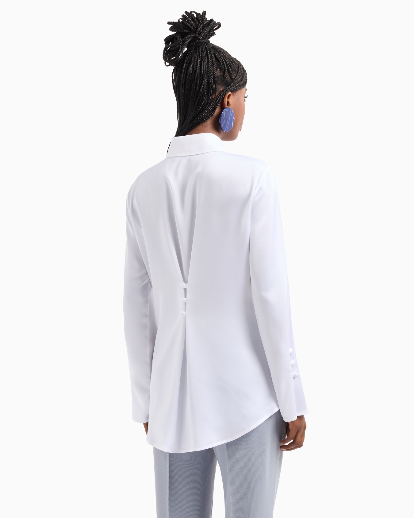 Chemise en crêpe de satin avec boutons au dos Diapositive 2