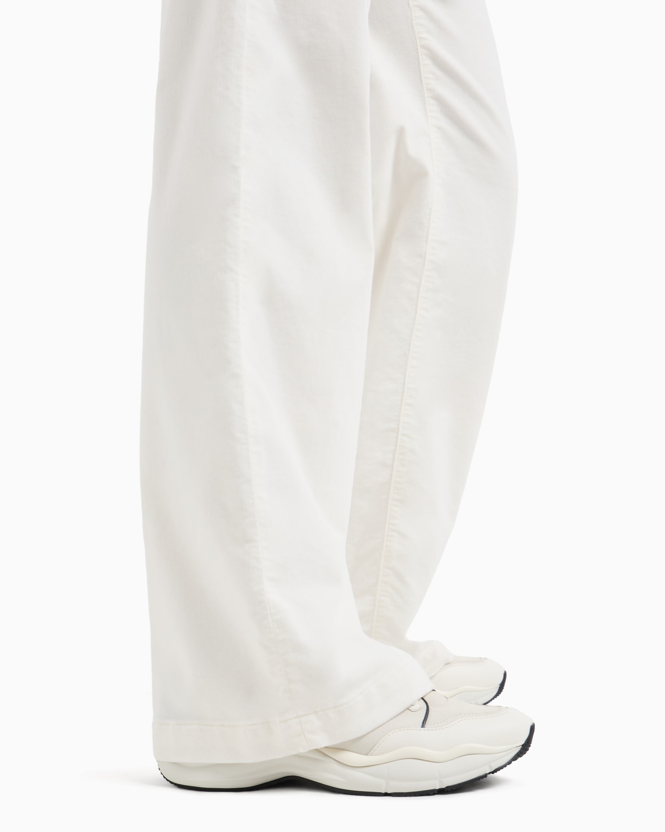 Pantalones palazzo J14 de cintura alta y pernera ancha de pana teñida en prenda Diapositiva 4