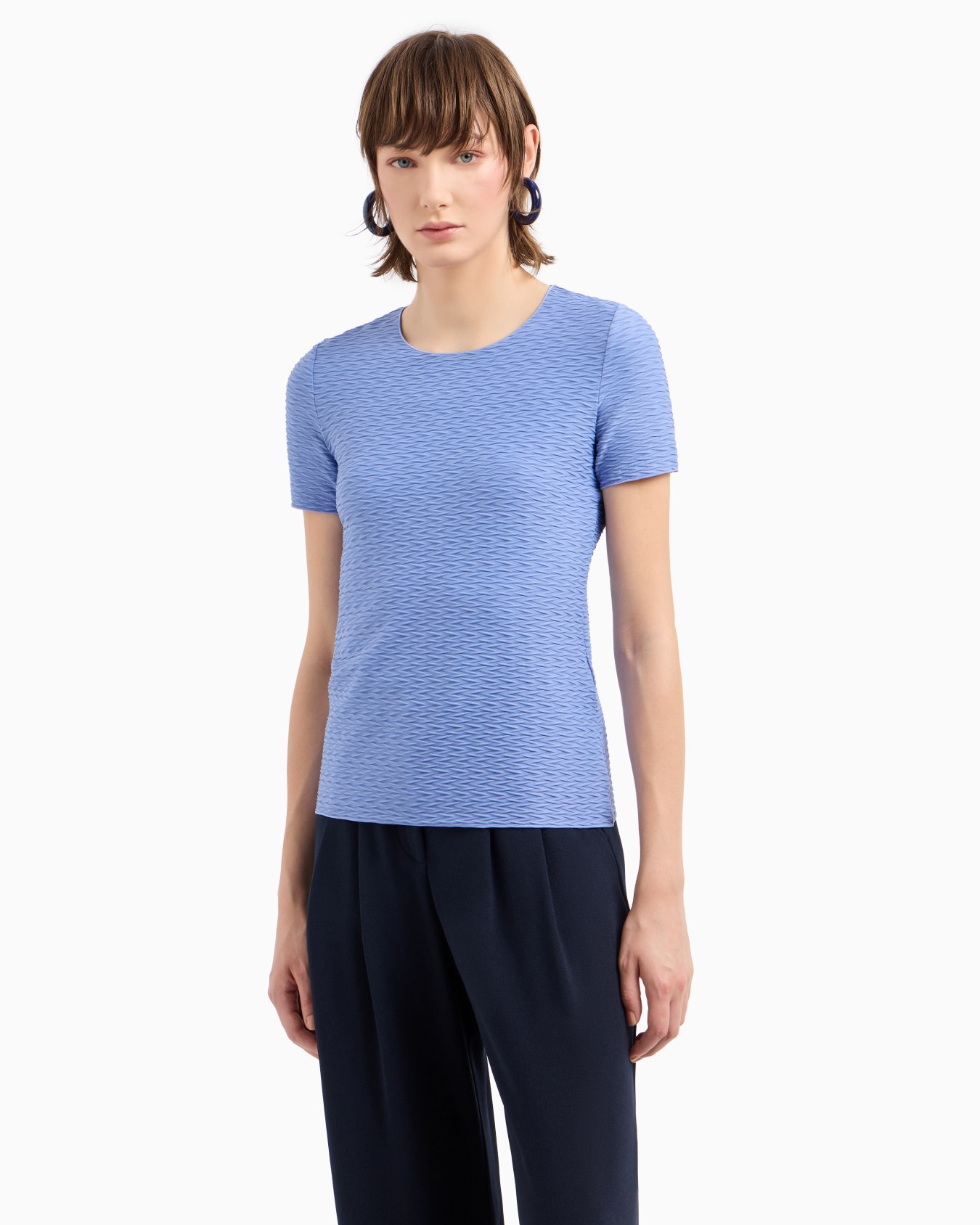 Stretch jersey short-sleeved jumper with an embossed irregular knit Slide 1