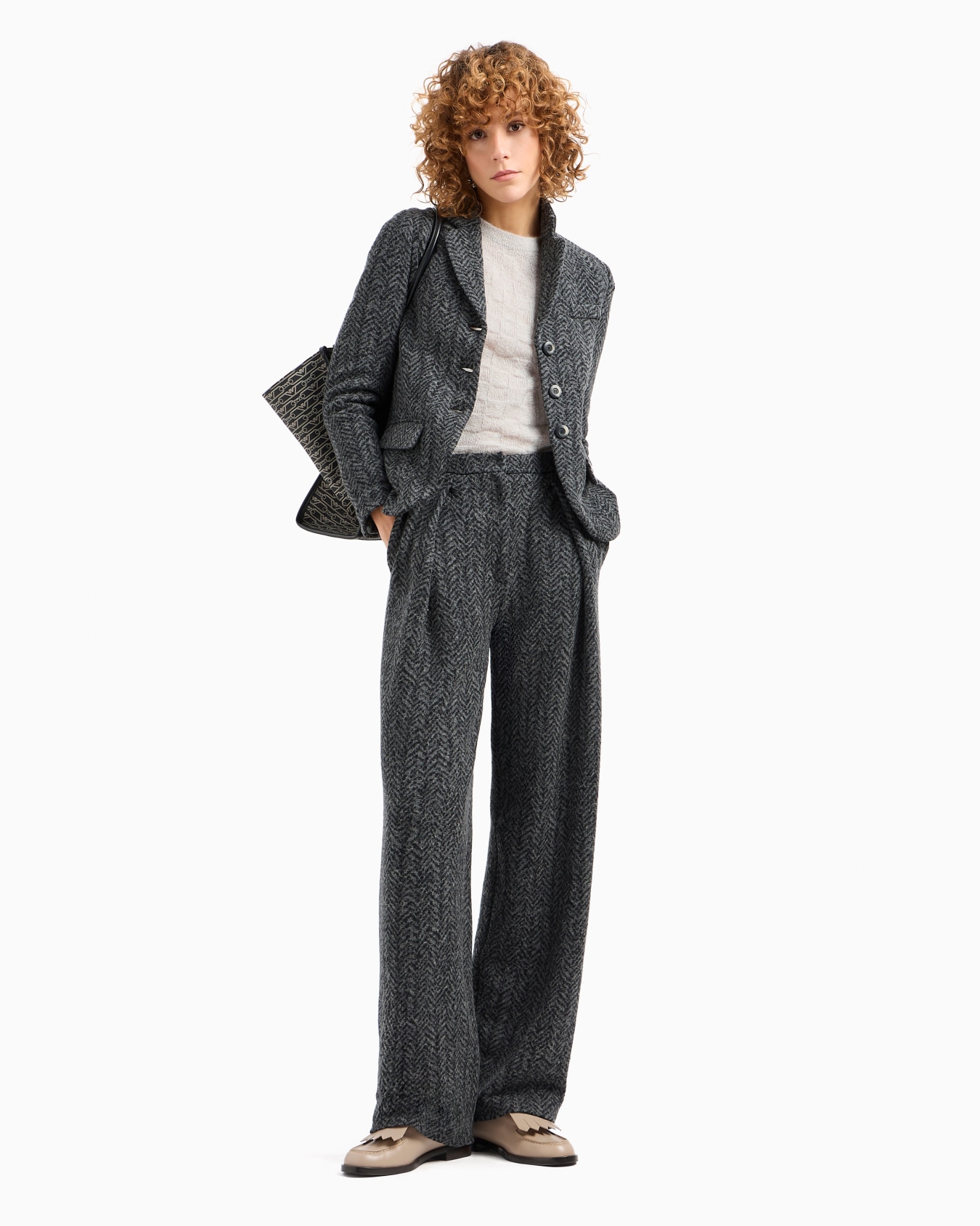 Seamless alpaca jumper with a check motif Slide 4