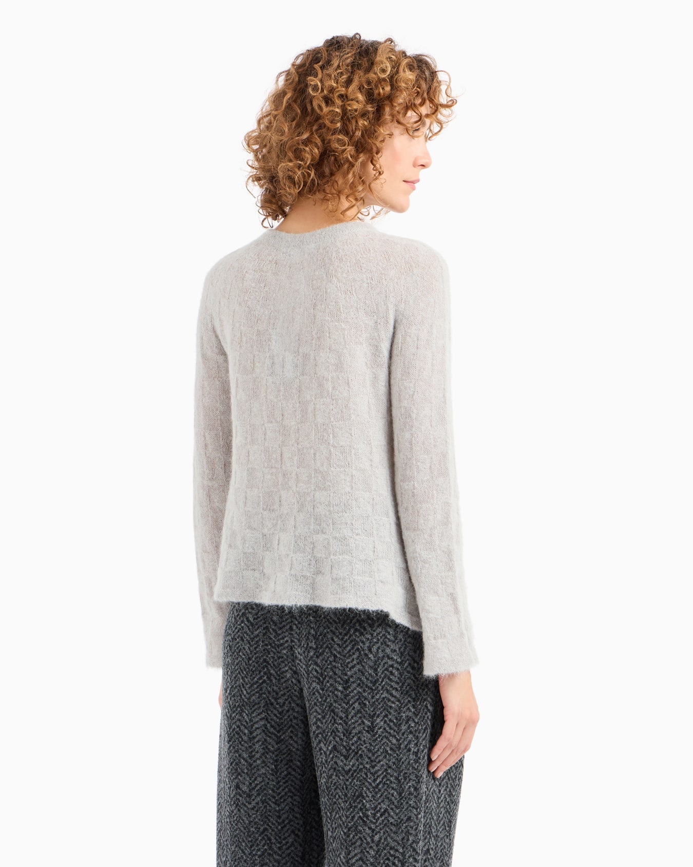 Seamless alpaca jumper with a check motif Slide 3
