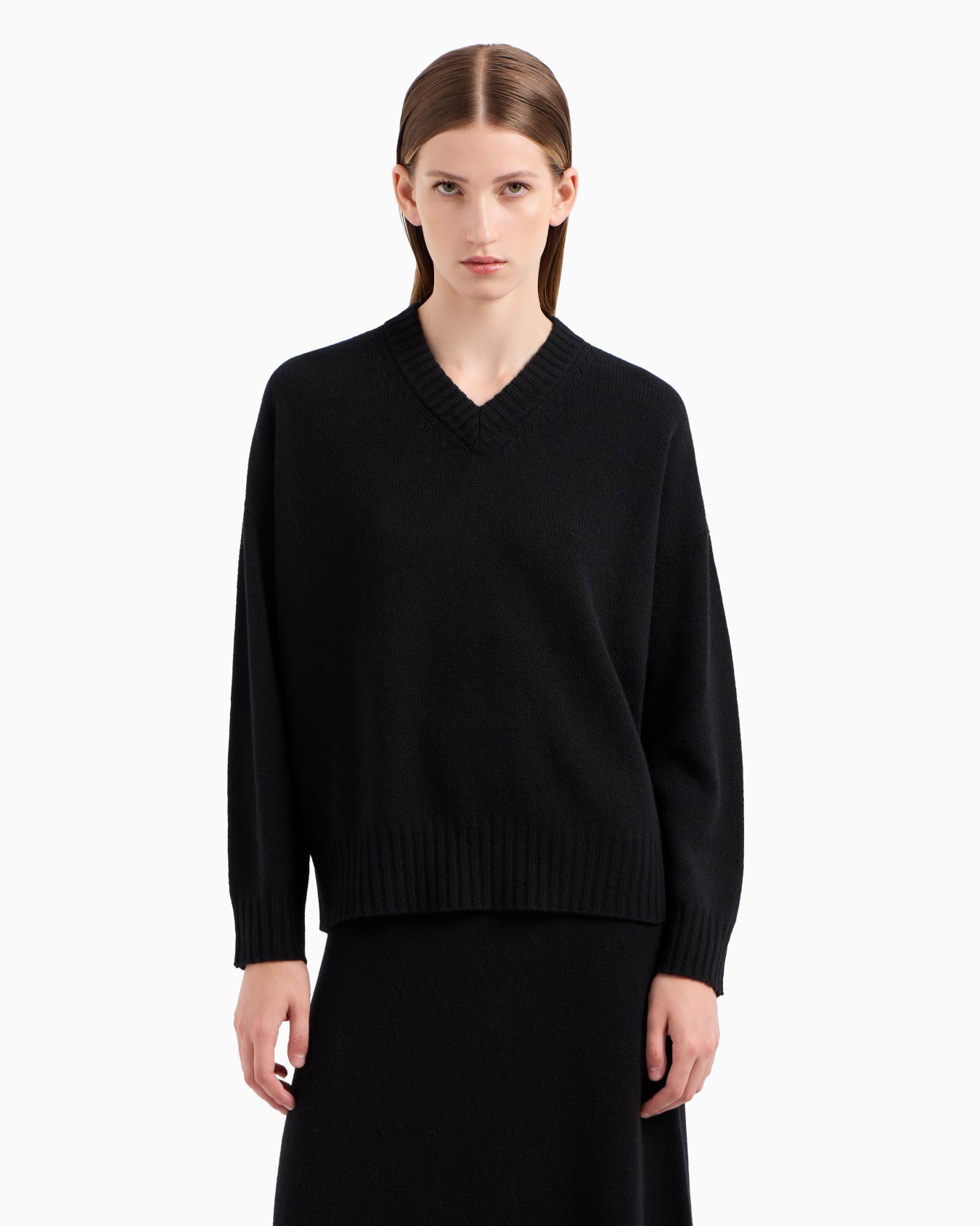 Plain-knit, virgin-wool, seamless V-neck jumper Slide 1