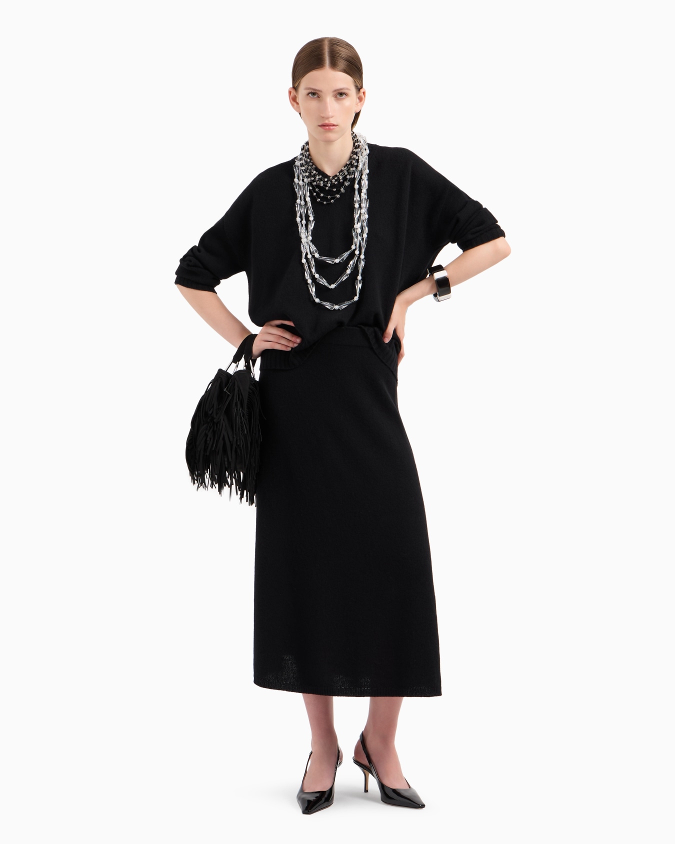 Plain-knit, virgin-wool, seamless V-neck jumper Slide 3