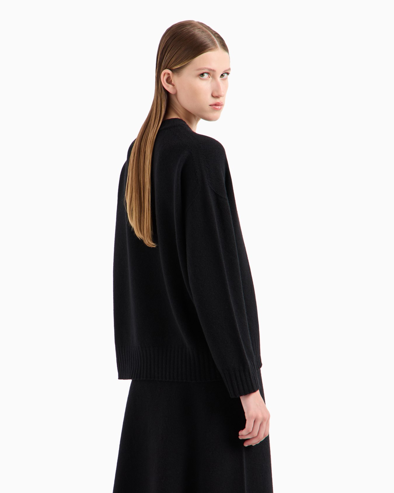 Plain-knit, virgin-wool, seamless V-neck jumper Slide 2