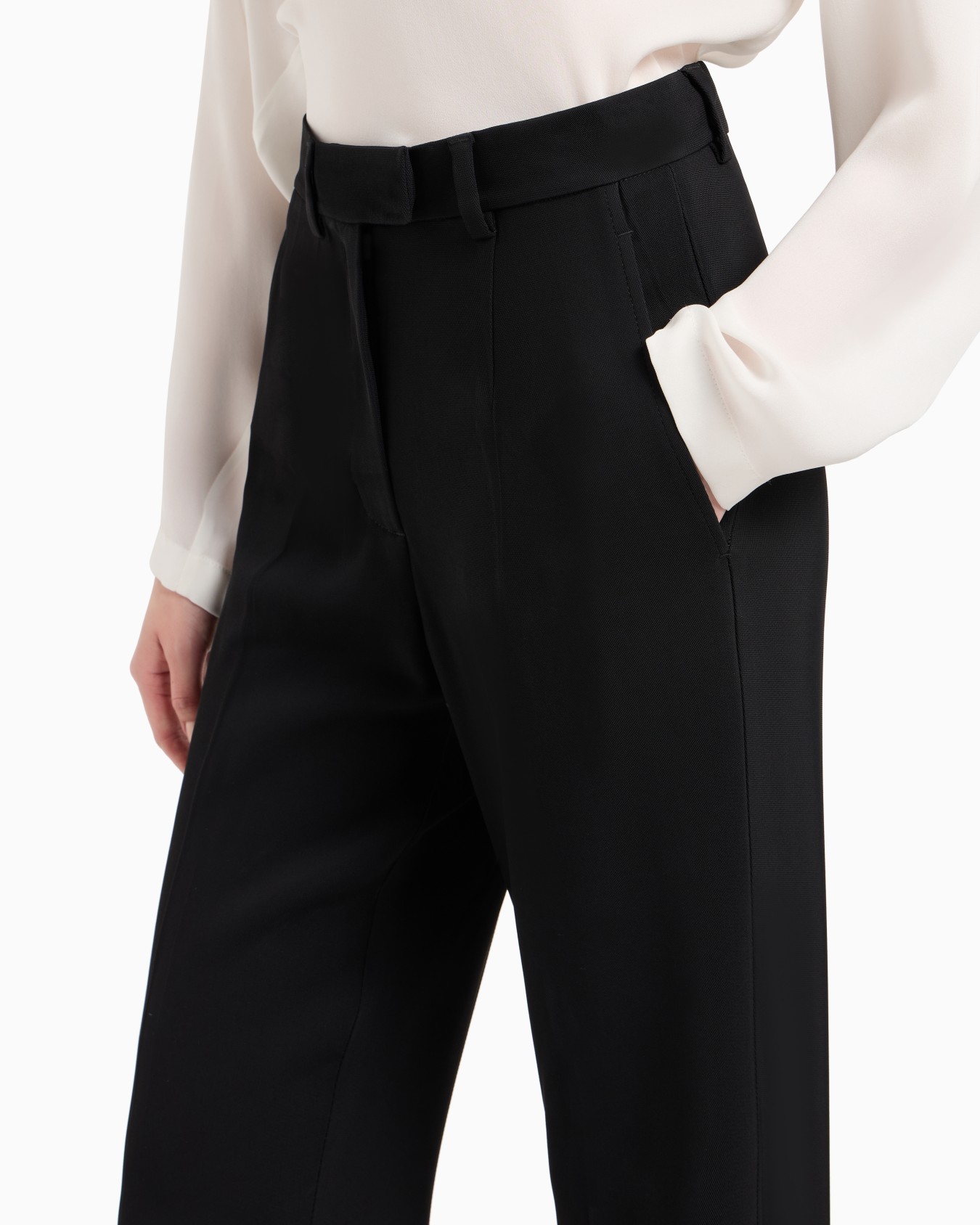Stretch-viscose trousers with pleats Slide 5
