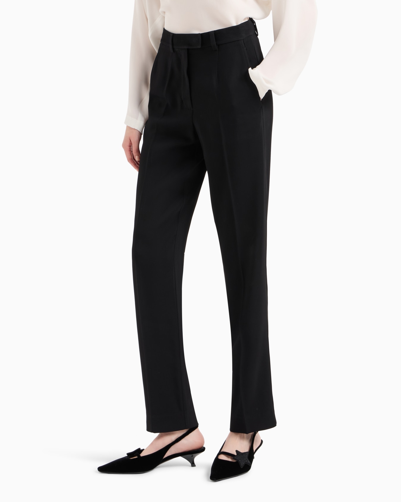 Stretch-viscose trousers with pleats Slide 1
