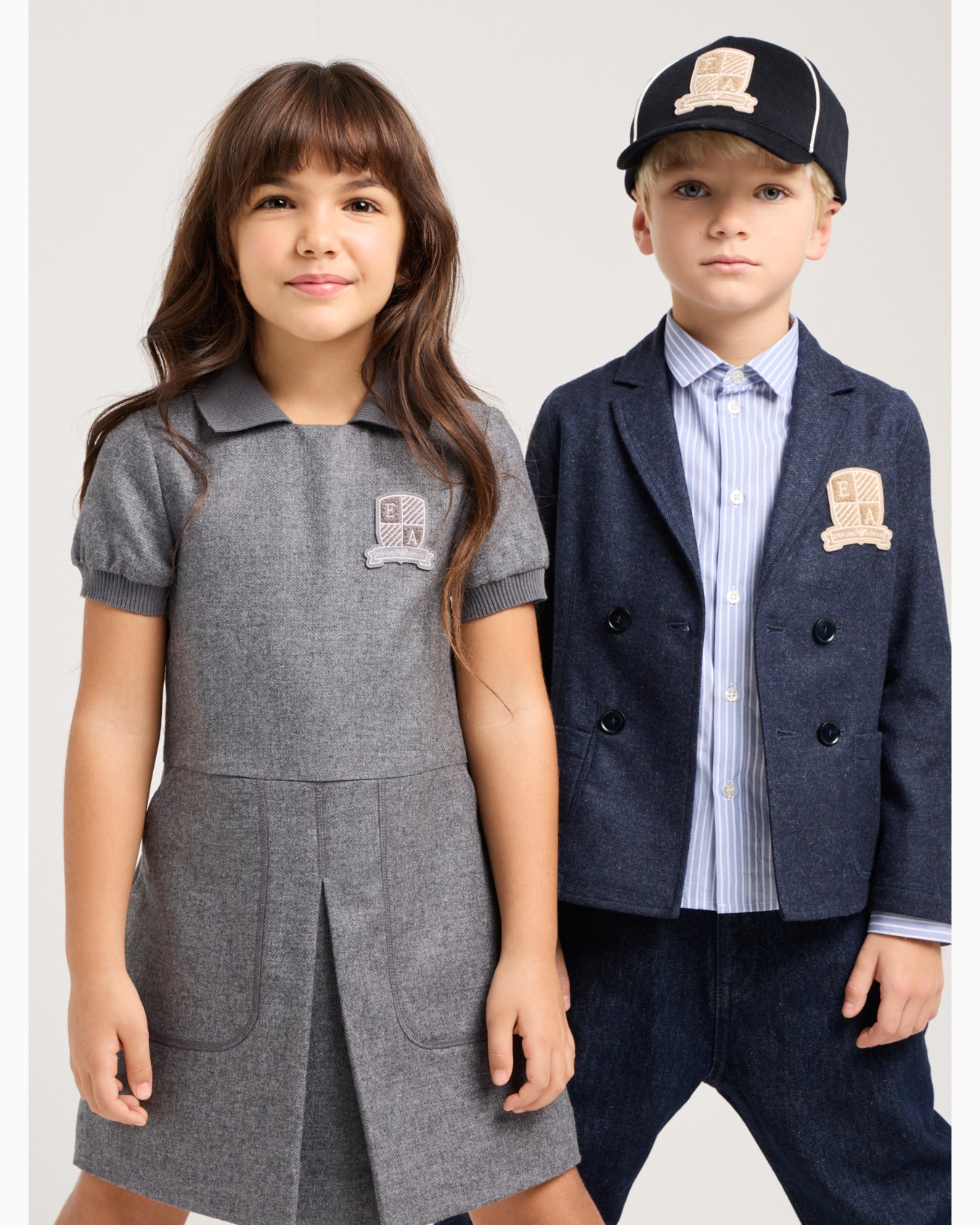 Abito con maniche a sbuffo in misto lana con patch stemma logo Slide 6