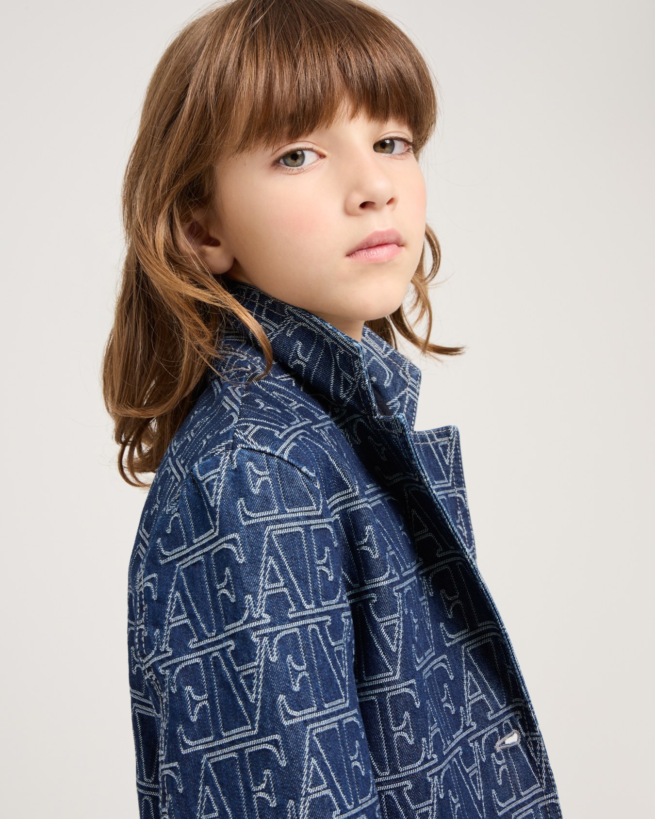 Single-breasted jacket in jacquard denim with all-over lettering Slide 3
