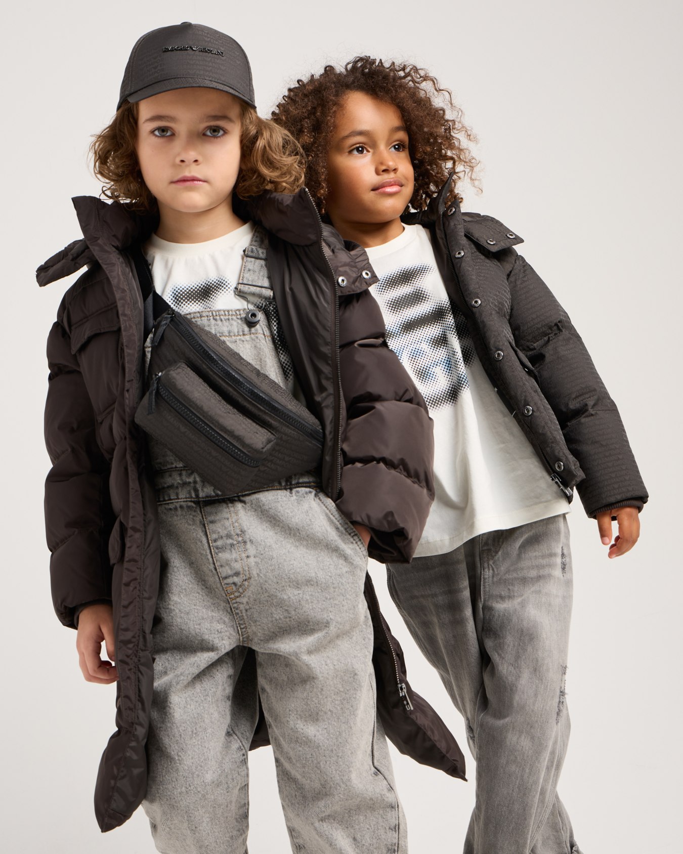 Oval-leg, ripped denim jeans Slide 3