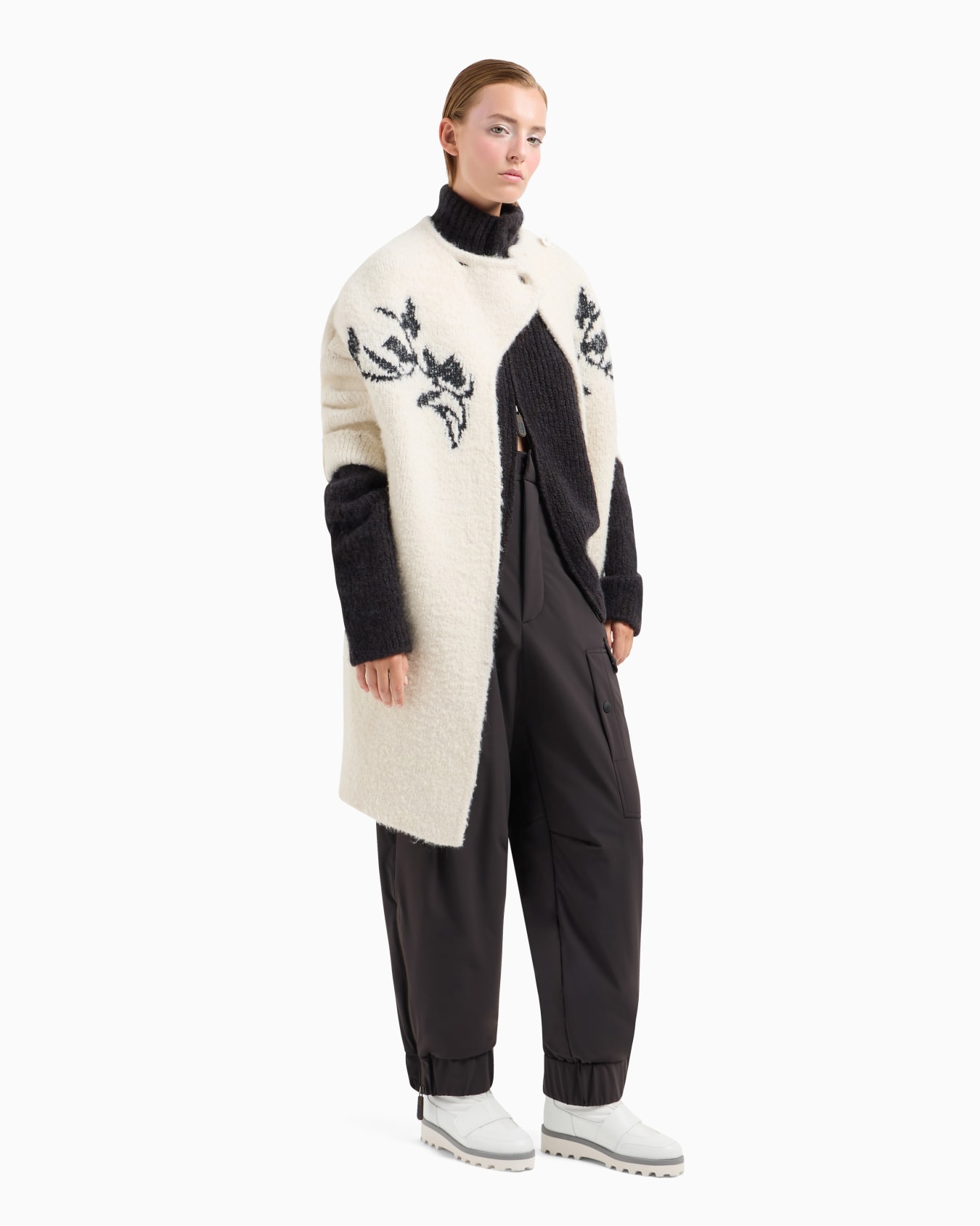 Manteau en alpaga, laine et soie avec incrustation florale Diapositive 3
