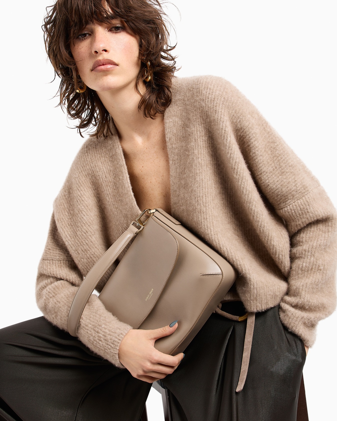 Pullover mit weitem Ausschnitt aus geripptem Kaschmir und Seide mit Stretchanteil Folie 6