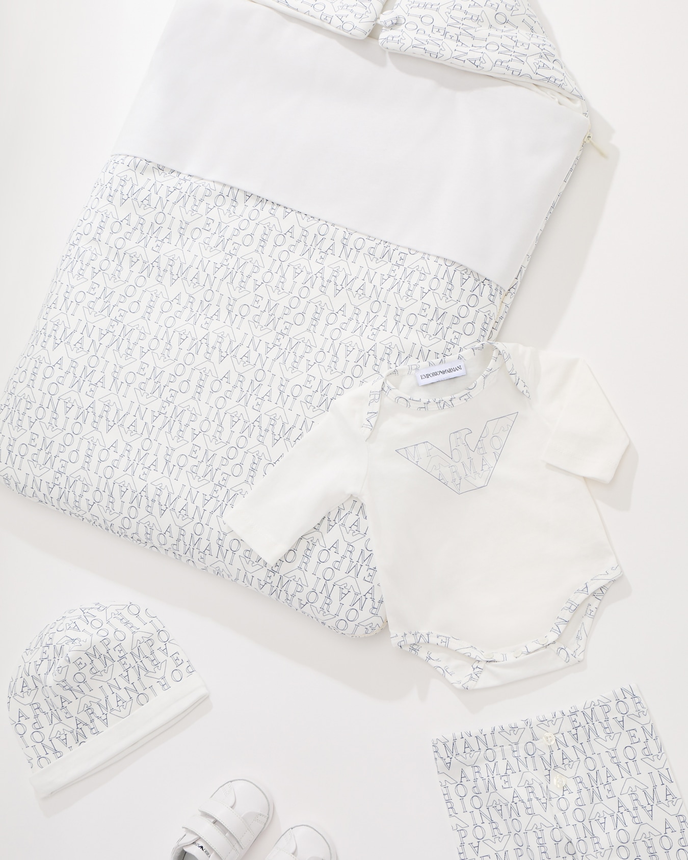 Logomania interlock jersey bodysuit and trousers gift set Slide 3