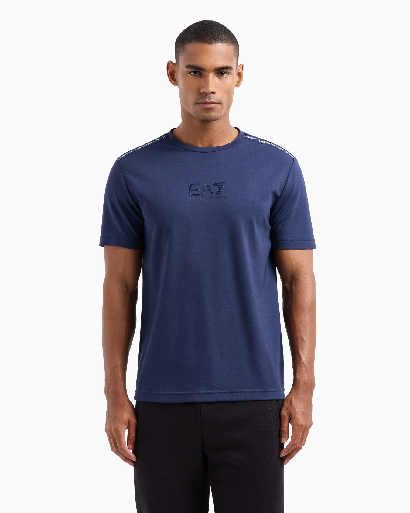 Logo Series T-Shirt mit Rundhalsausschnitt aus elastischer Viskose-Mischung Folie 1