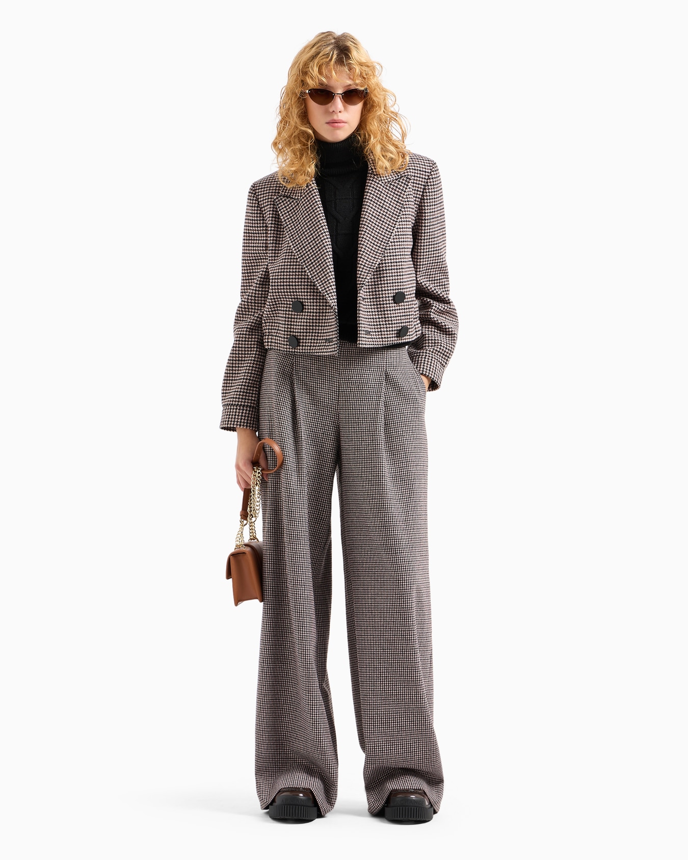 Short pleated jacket Slide 3