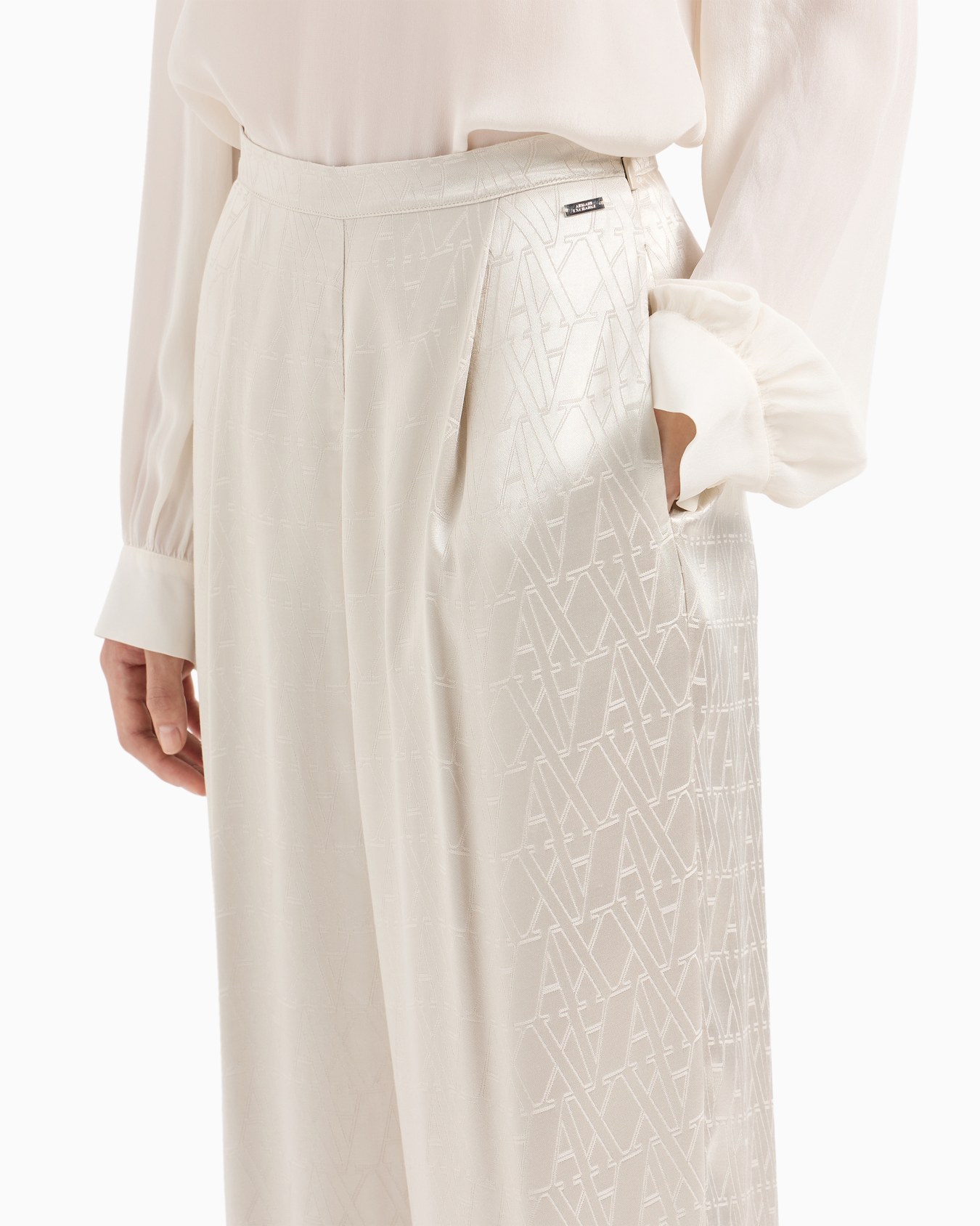 Pantalon à plis en satin monogramme ASV allover Diapositive 4