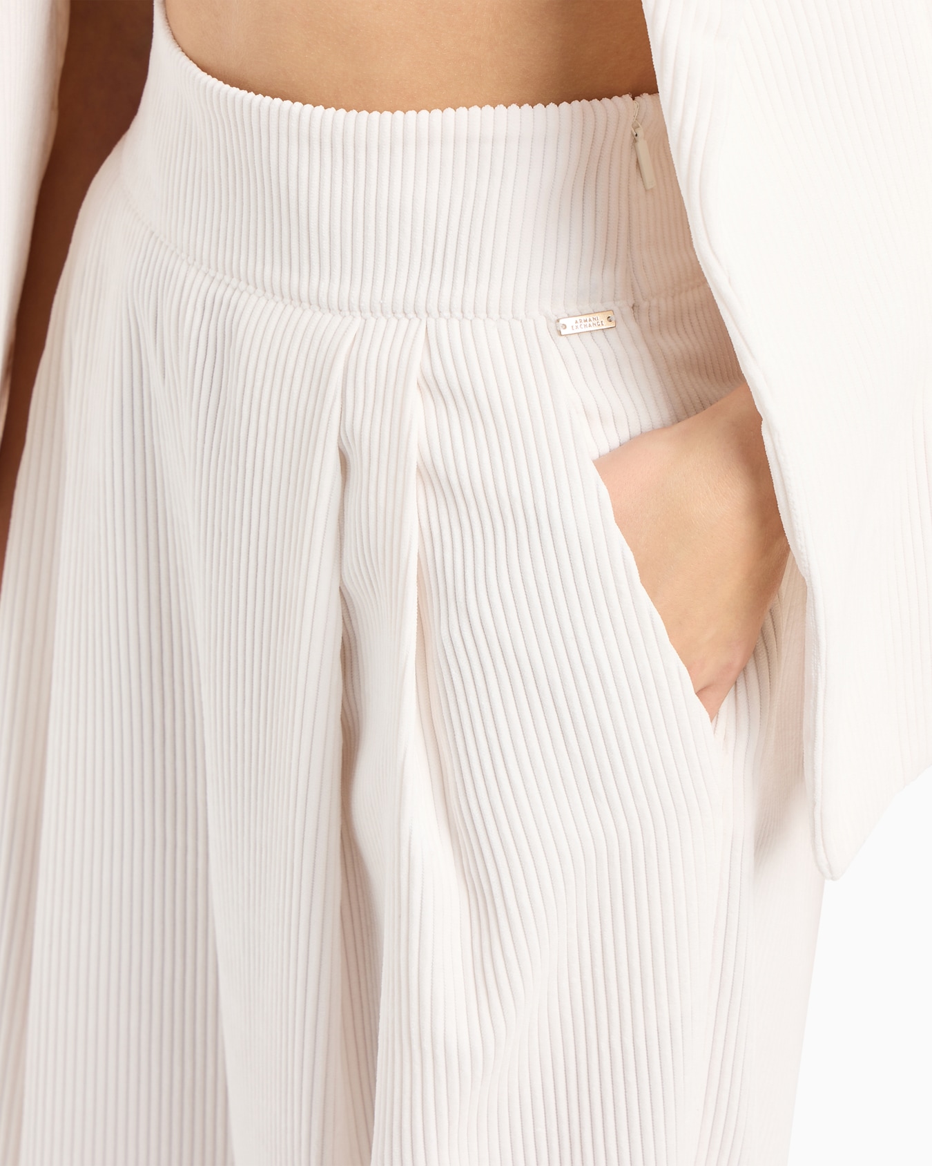 Pantalón con pinzas en tejido reciclado ASV Diapositiva 4